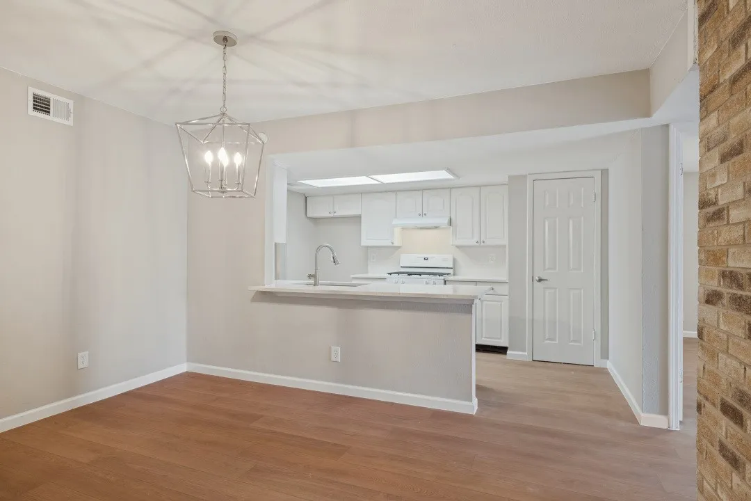 Single Family Residence For Sale in Dallas County , 1107 Elk Grove Drive, Richardson, Texas 75081, 3 Bedroom, 2 Bathroom, 2 Garage spaces, 1,427 Sqft, built in 1978, mls#21394589, Real Estate Agent in Richardson, Homes For Sale in Dallas county, Homes For Sale in Richardson, Realtor in Richardson Texas, Real Estate Brokerage Independent Realty Texas, Luminita Cordes Realtor