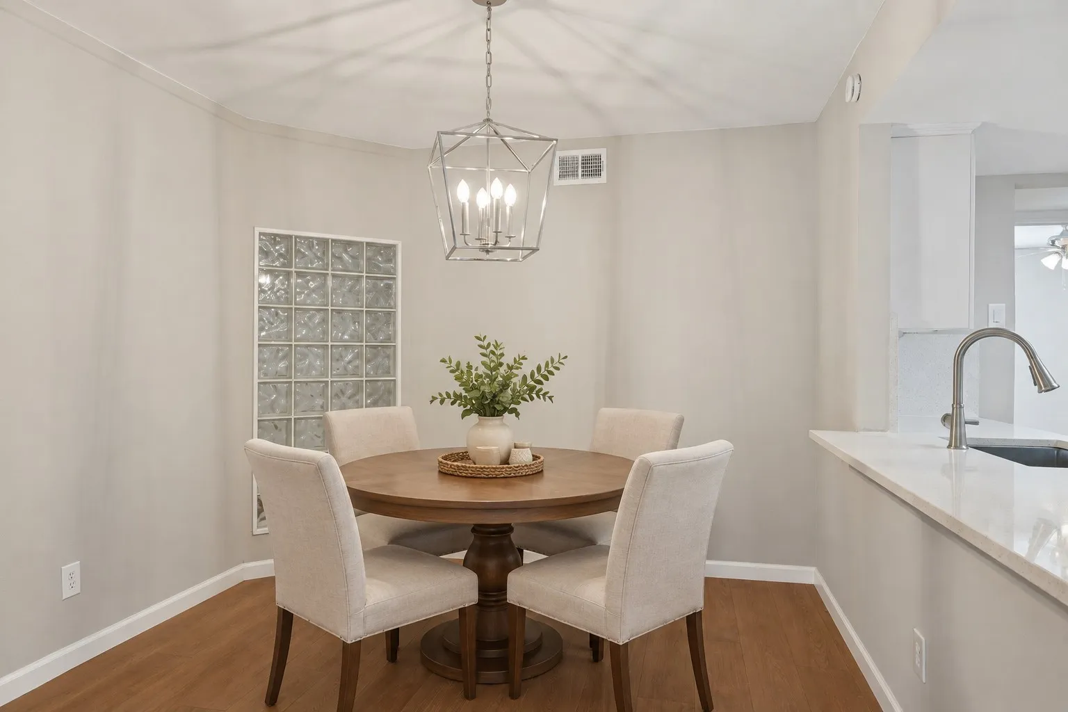 Single Family Residence For Sale in Dallas County , 1107 Elk Grove Drive, Richardson, Texas 75081, 3 Bedroom, 2 Bathroom, 2 Garage spaces, 1,427 Sqft, built in 1978, mls#21394589, Real Estate Agent in Richardson, Homes For Sale in Dallas county, Homes For Sale in Richardson, Realtor in Richardson Texas, Real Estate Brokerage Independent Realty Texas, Luminita Cordes Realtor