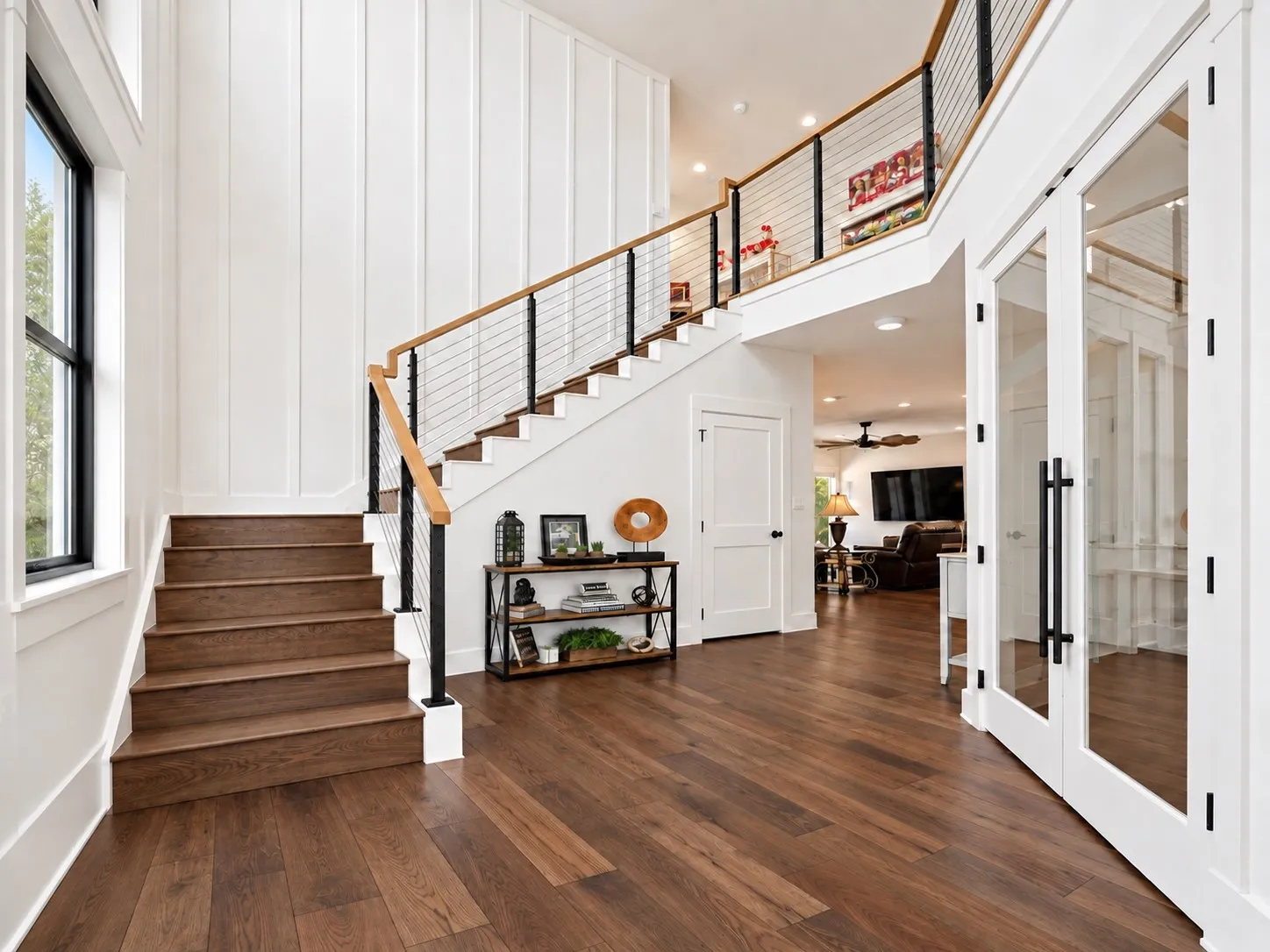 Hardwood flooring throughout, accent wall and natural daylight.
