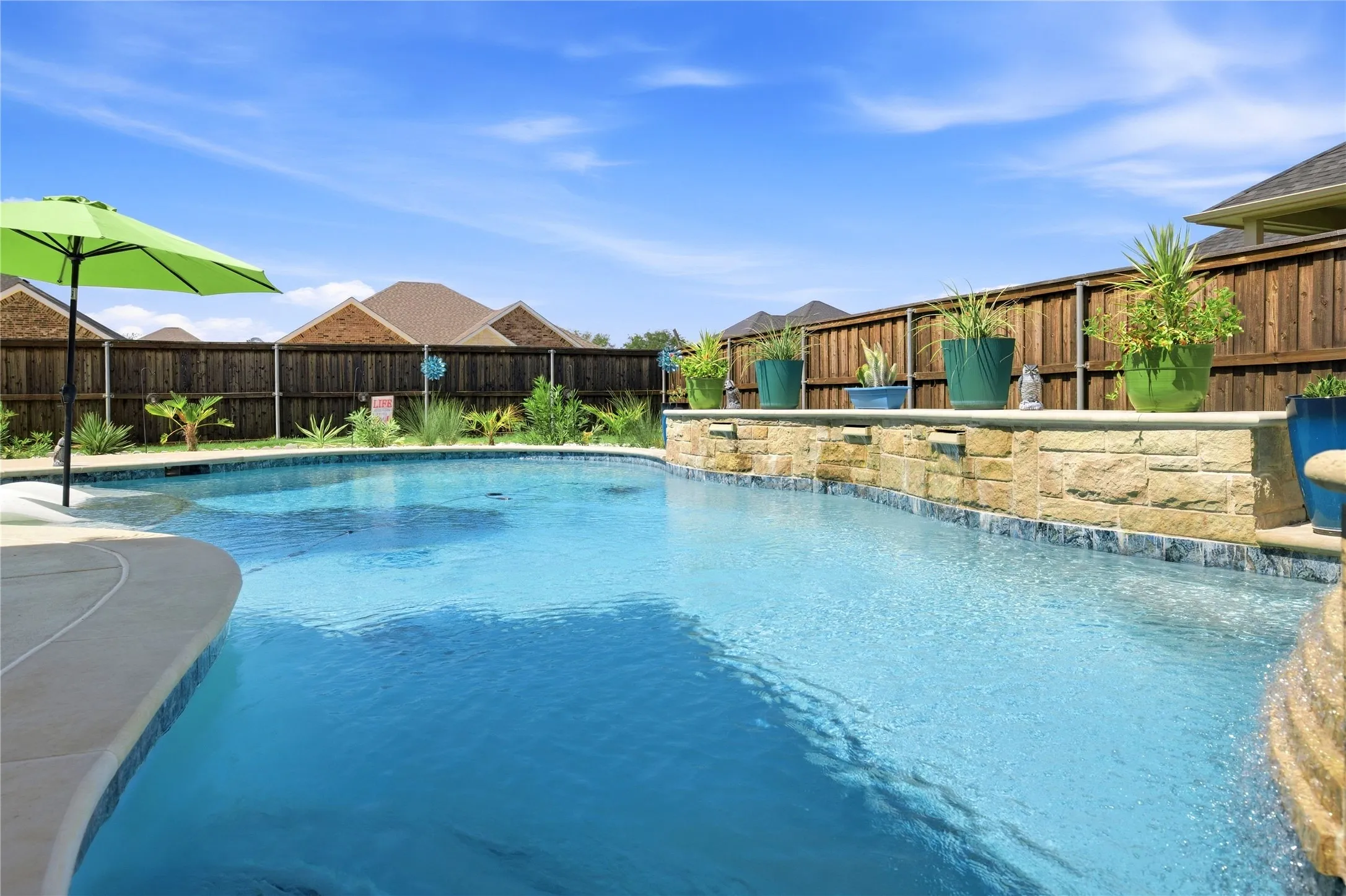 Single Family Residence For Sale in Kaufman County , 732 Coblestone Circle, Mabank, Texas 75147, 4 Bedroom, 2 Bathroom, 2 Garage spaces, 1,925 Sqft, built in 2022, mls#21393268, Real Estate Agent in Mabank, Homes For Sale in Kaufman county, Homes For Sale in Mabank, Realtor in Mabank Texas, Real Estate Brokerage Independent Realty Texas, Luminita Cordes Realtor