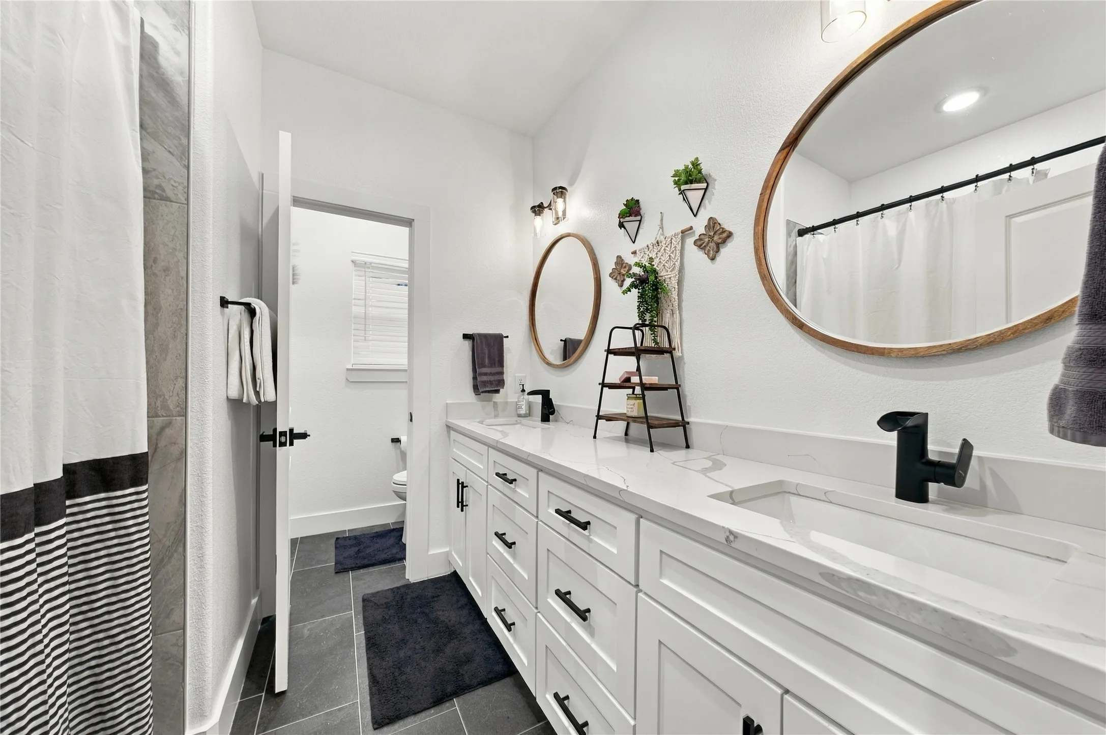 Single Family Residence For Sale in Kaufman County , 732 Coblestone Circle, Mabank, Texas 75147, 4 Bedroom, 2 Bathroom, 2 Garage spaces, 1,925 Sqft, built in 2022, mls#21393268, Real Estate Agent in Mabank, Homes For Sale in Kaufman county, Homes For Sale in Mabank, Realtor in Mabank Texas, Real Estate Brokerage Independent Realty Texas, Luminita Cordes Realtor