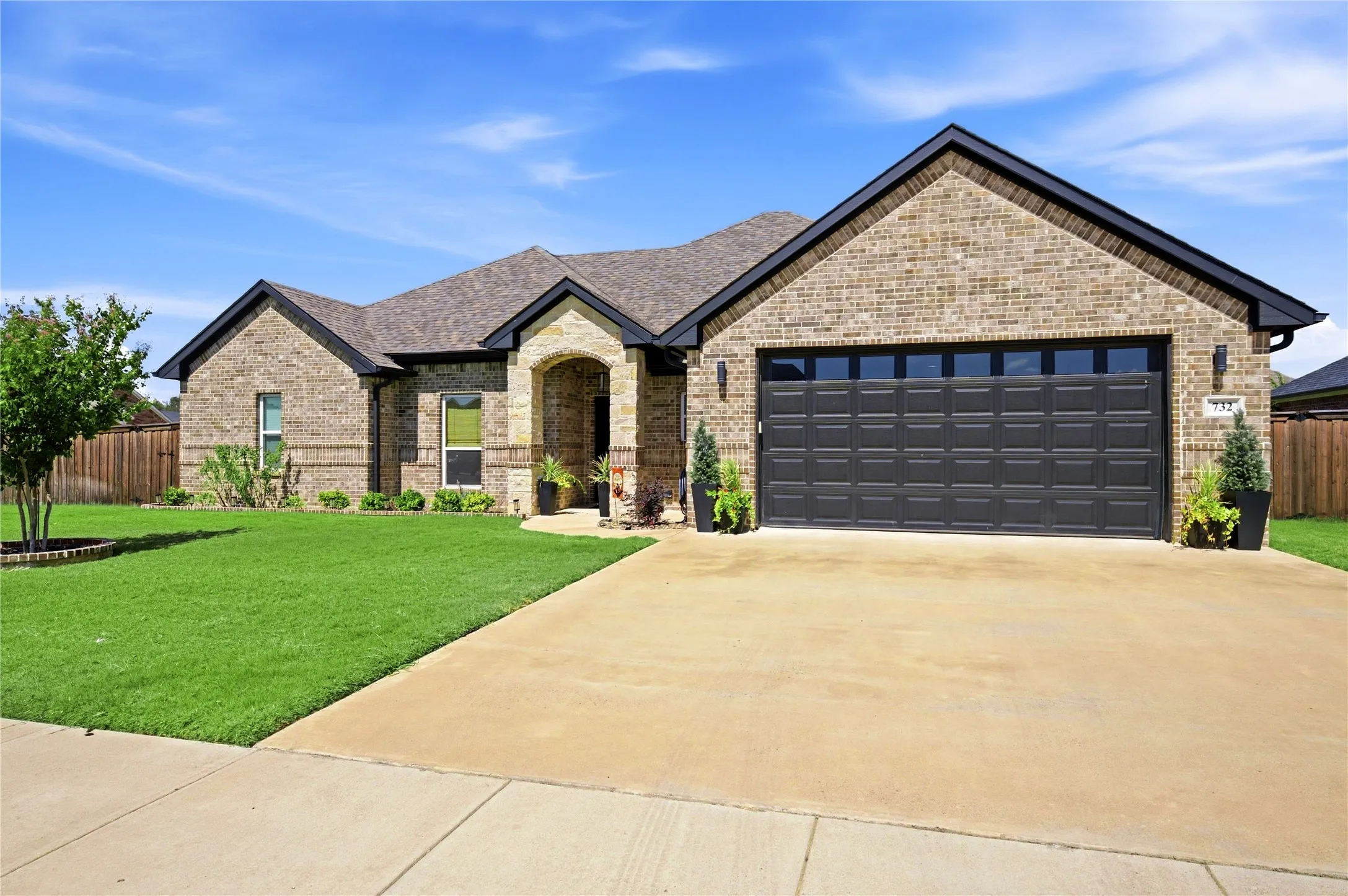 Single Family Residence For Sale in Kaufman County , 732 Coblestone Circle, Mabank, Texas 75147, 4 Bedroom, 2 Bathroom, 2 Garage spaces, 1,925 Sqft, built in 2022, mls#21393268, Real Estate Agent in Mabank, Homes For Sale in Kaufman county, Homes For Sale in Mabank, Realtor in Mabank Texas, Real Estate Brokerage Independent Realty Texas, Luminita Cordes Realtor