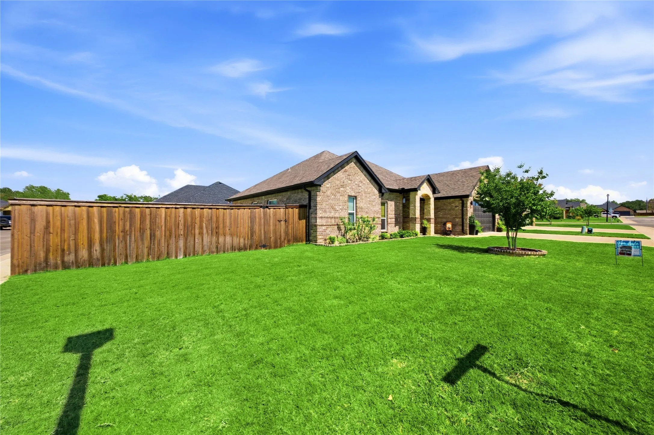 Single Family Residence For Sale in Kaufman County , 732 Coblestone Circle, Mabank, Texas 75147, 4 Bedroom, 2 Bathroom, 2 Garage spaces, 1,925 Sqft, built in 2022, mls#21393268, Real Estate Agent in Mabank, Homes For Sale in Kaufman county, Homes For Sale in Mabank, Realtor in Mabank Texas, Real Estate Brokerage Independent Realty Texas, Luminita Cordes Realtor