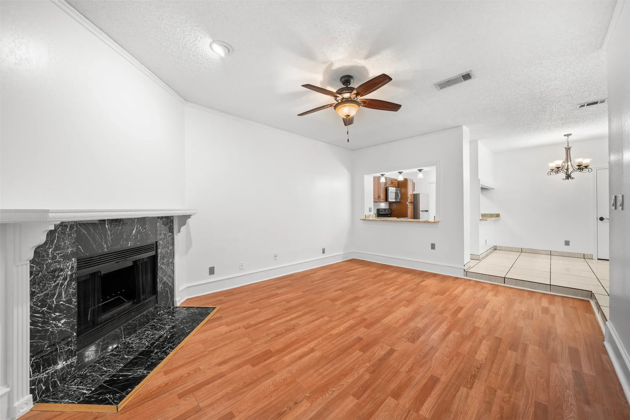 Condominium For Sale in Dallas County , 7340 Skillman Street 909, Dallas, Texas 75231, 1 Bedroom, 1 Bathroom, 1 Garage spaces, 713 Sqft, built in 1982, mls#21394596, Real Estate Agent in Dallas, Homes For Sale in Dallas county, Homes For Sale in Dallas, Realtor in Dallas Texas, Real Estate Brokerage Independent Realty Texas, Luminita Cordes Realtor