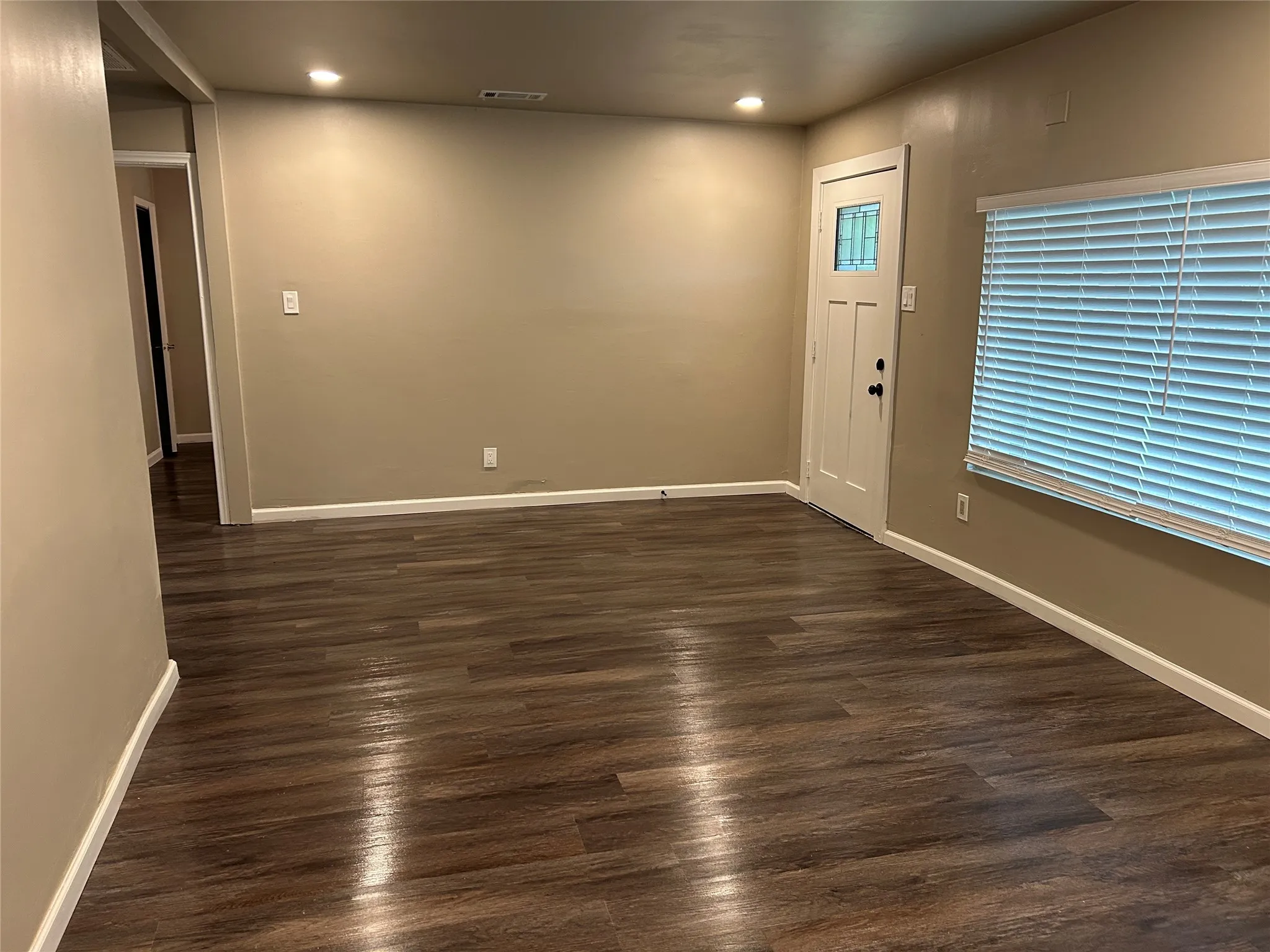 Single Family Residence For Rent in Dallas County , 3551 Cortez Drive, Dallas, Texas 75220, 3 Bedroom, 2 Bathroom, Garage spaces, 980 Sqft, built in 1946, mls#21394600, Real Estate Agent in Dallas, Homes For Rent in Dallas county, Homes For Rent in Dallas, Realtor in Dallas Texas, Real Estate Brokerage Independent Realty Texas, Luminita Cordes Realtor