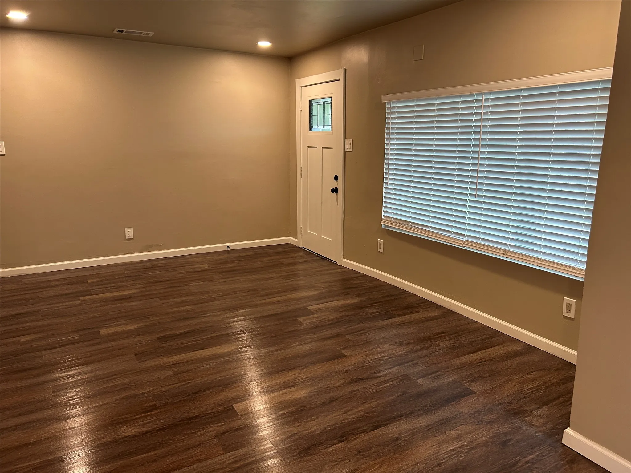 Single Family Residence For Rent in Dallas County , 3551 Cortez Drive, Dallas, Texas 75220, 3 Bedroom, 2 Bathroom, Garage spaces, 980 Sqft, built in 1946, mls#21394600, Real Estate Agent in Dallas, Homes For Rent in Dallas county, Homes For Rent in Dallas, Realtor in Dallas Texas, Real Estate Brokerage Independent Realty Texas, Luminita Cordes Realtor