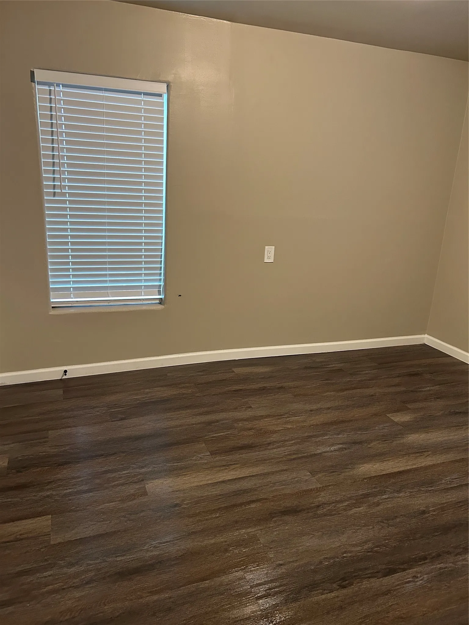 Single Family Residence For Rent in Dallas County , 3551 Cortez Drive, Dallas, Texas 75220, 3 Bedroom, 2 Bathroom, Garage spaces, 980 Sqft, built in 1946, mls#21394600, Real Estate Agent in Dallas, Homes For Rent in Dallas county, Homes For Rent in Dallas, Realtor in Dallas Texas, Real Estate Brokerage Independent Realty Texas, Luminita Cordes Realtor
