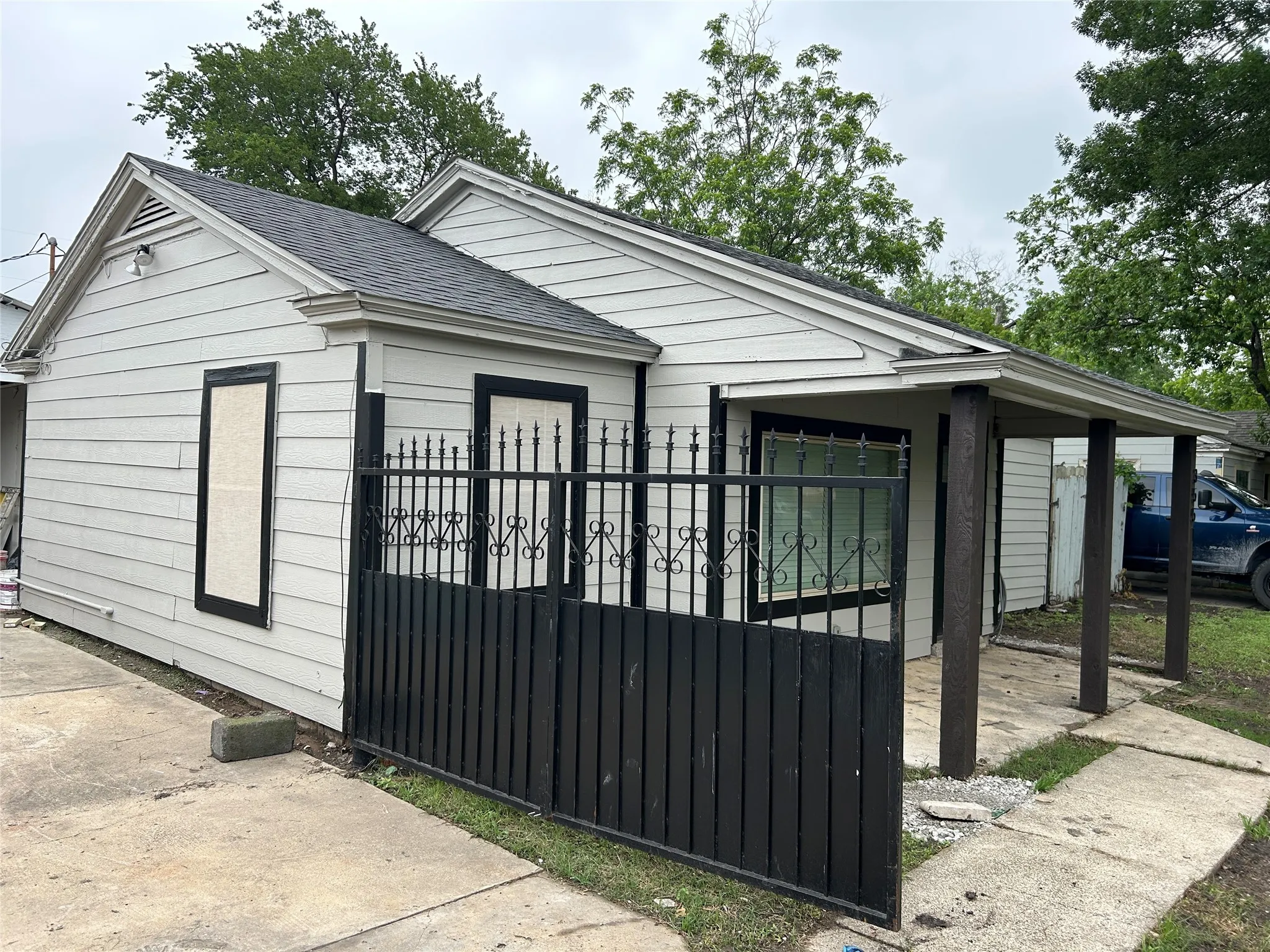 Single Family Residence For Rent in Dallas County , 3551 Cortez Drive, Dallas, Texas 75220, 3 Bedroom, 2 Bathroom, Garage spaces, 980 Sqft, built in 1946, mls#21394600, Real Estate Agent in Dallas, Homes For Rent in Dallas county, Homes For Rent in Dallas, Realtor in Dallas Texas, Real Estate Brokerage Independent Realty Texas, Luminita Cordes Realtor