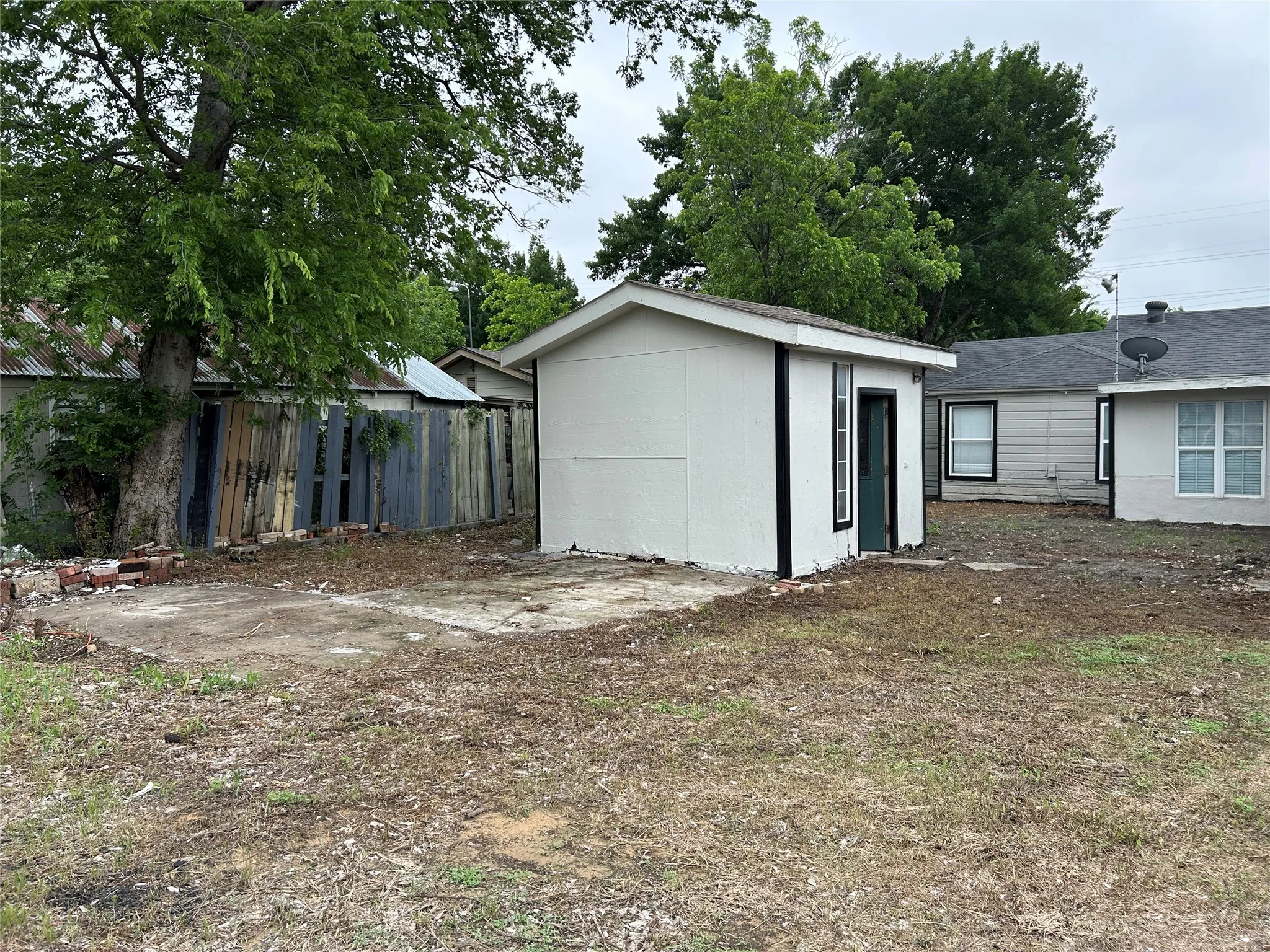 Single Family Residence For Rent in Dallas County , 3551 Cortez Drive, Dallas, Texas 75220, 3 Bedroom, 2 Bathroom, Garage spaces, 980 Sqft, built in 1946, mls#21394600, Real Estate Agent in Dallas, Homes For Rent in Dallas county, Homes For Rent in Dallas, Realtor in Dallas Texas, Real Estate Brokerage Independent Realty Texas, Luminita Cordes Realtor