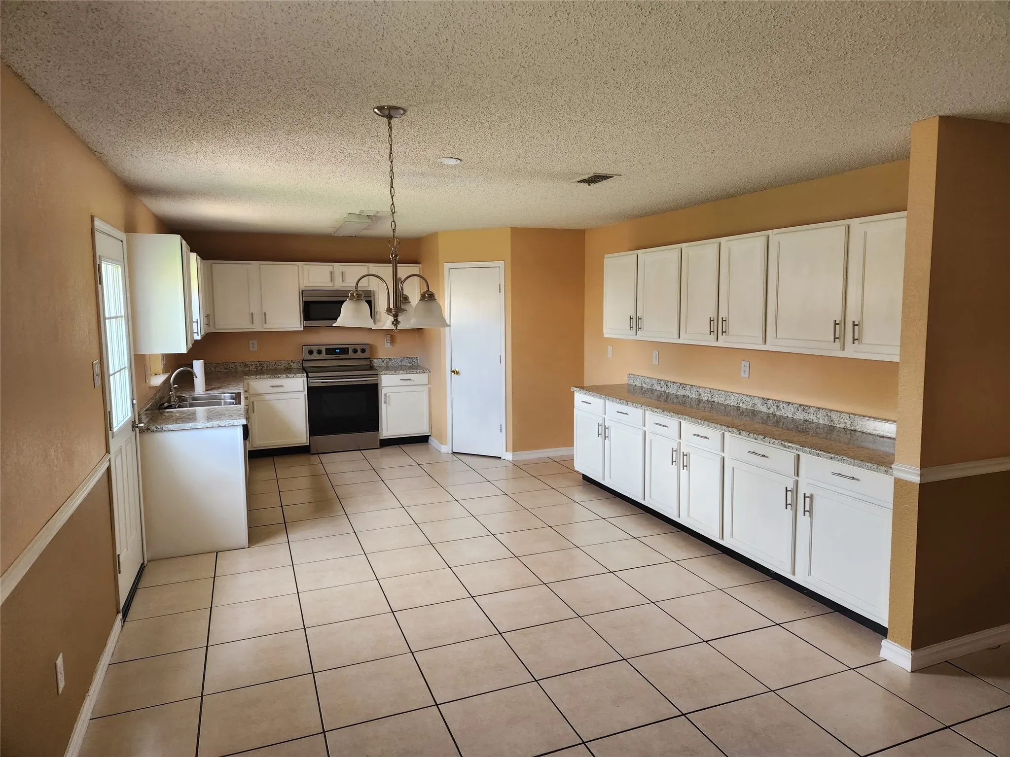 Single Family Residence For Rent in Tarrant County , 9132 Penny Lane, Fort Worth, Texas 76123, 5 Bedroom, 3 Bathroom, 2 Garage spaces, 3,588 Sqft, built in 2006, mls#21394602, Real Estate Agent in Fort Worth, Homes For Rent in Tarrant county, Homes For Rent in Fort Worth, Realtor in Fort Worth Texas, Real Estate Brokerage Independent Realty Texas, Luminita Cordes Realtor