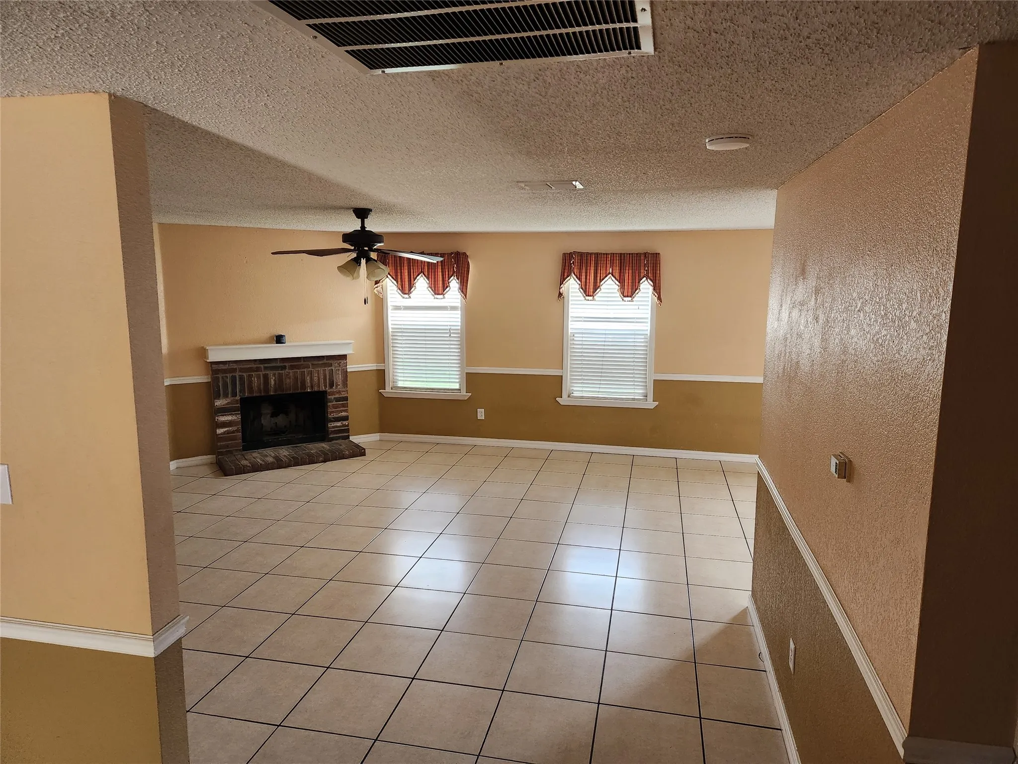 Single Family Residence For Rent in Tarrant County , 9132 Penny Lane, Fort Worth, Texas 76123, 5 Bedroom, 3 Bathroom, 2 Garage spaces, 3,588 Sqft, built in 2006, mls#21394602, Real Estate Agent in Fort Worth, Homes For Rent in Tarrant county, Homes For Rent in Fort Worth, Realtor in Fort Worth Texas, Real Estate Brokerage Independent Realty Texas, Luminita Cordes Realtor