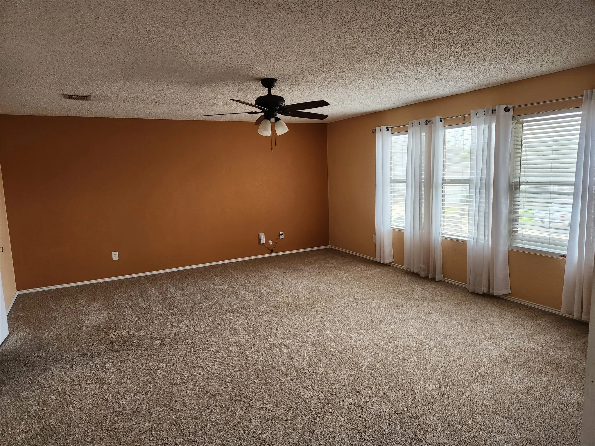 Single Family Residence For Rent in Tarrant County , 9132 Penny Lane, Fort Worth, Texas 76123, 5 Bedroom, 3 Bathroom, 2 Garage spaces, 3,588 Sqft, built in 2006, mls#21394602, Real Estate Agent in Fort Worth, Homes For Rent in Tarrant county, Homes For Rent in Fort Worth, Realtor in Fort Worth Texas, Real Estate Brokerage Independent Realty Texas, Luminita Cordes Realtor