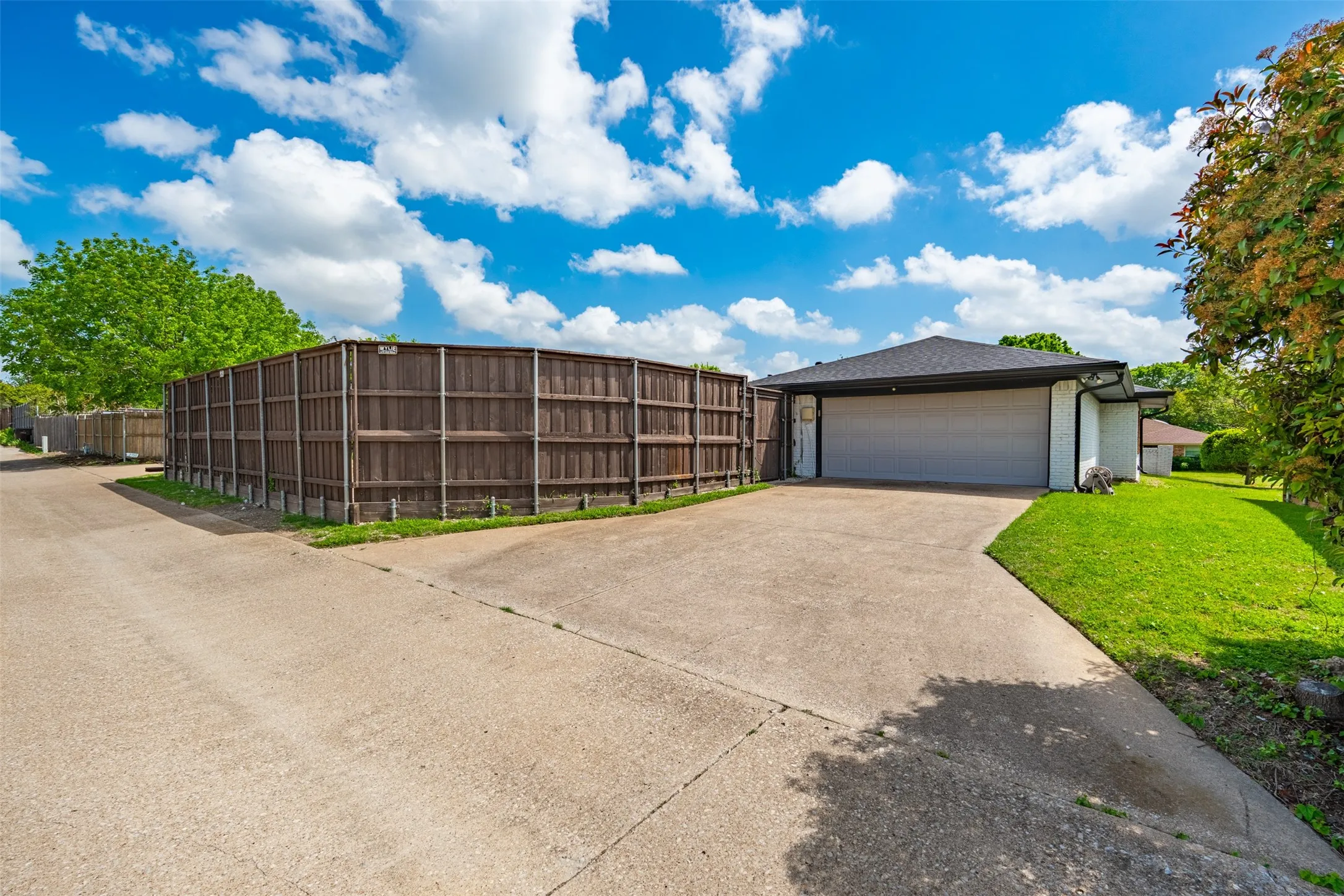Single Family Residence For Sale in Collin County , 2760 N Hillbrier Circle, Plano, Texas 75075, 3 Bedroom, 2 Bathroom, 2 Garage spaces, 1,908 Sqft, built in 1974, mls#21385644, Real Estate Agent in Plano, Homes For Sale in Collin county, Homes For Sale in Plano, Realtor in Plano Texas, Real Estate Brokerage Independent Realty Texas, Luminita Cordes Realtor