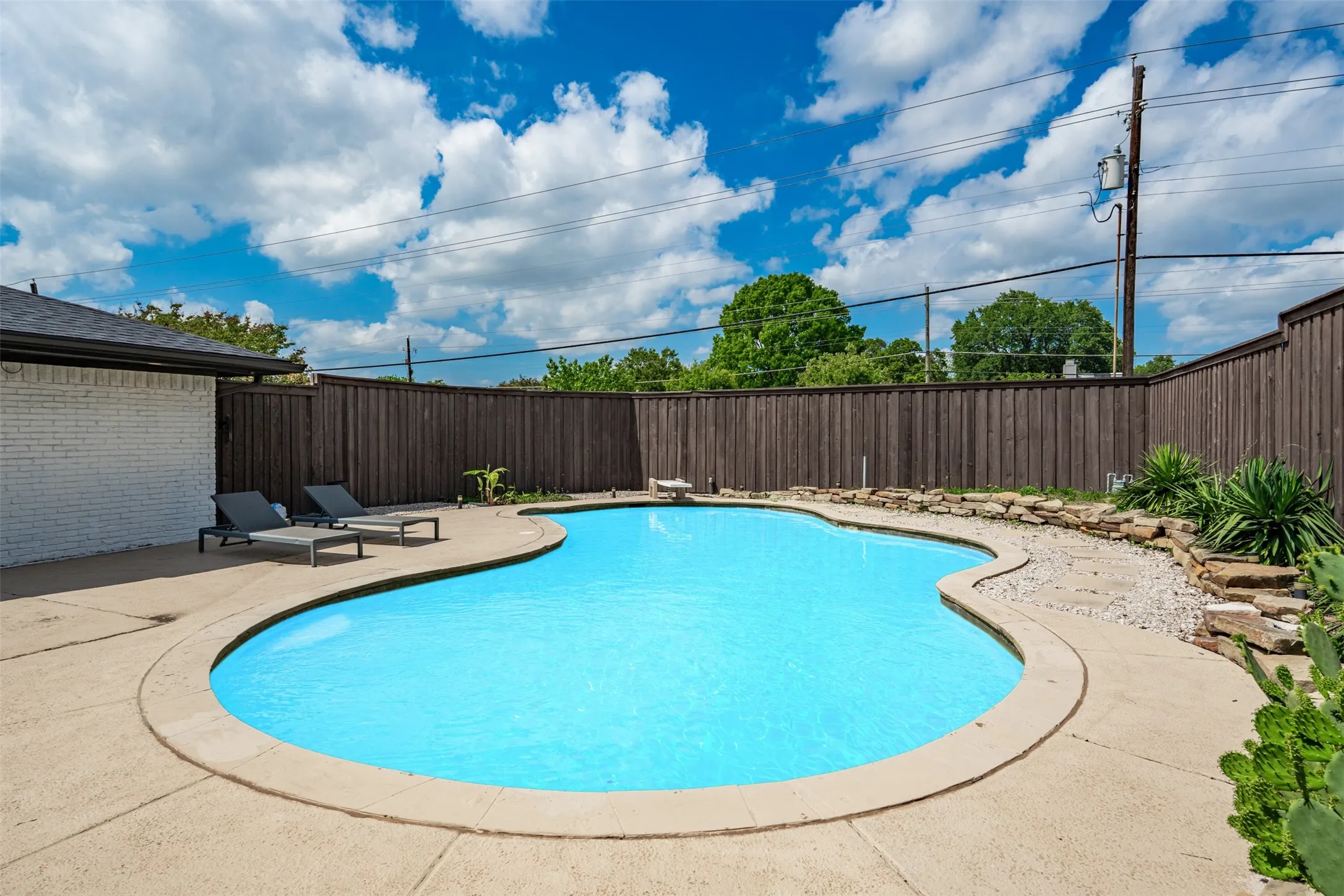 Single Family Residence For Sale in Collin County , 2760 N Hillbrier Circle, Plano, Texas 75075, 3 Bedroom, 2 Bathroom, 2 Garage spaces, 1,908 Sqft, built in 1974, mls#21385644, Real Estate Agent in Plano, Homes For Sale in Collin county, Homes For Sale in Plano, Realtor in Plano Texas, Real Estate Brokerage Independent Realty Texas, Luminita Cordes Realtor