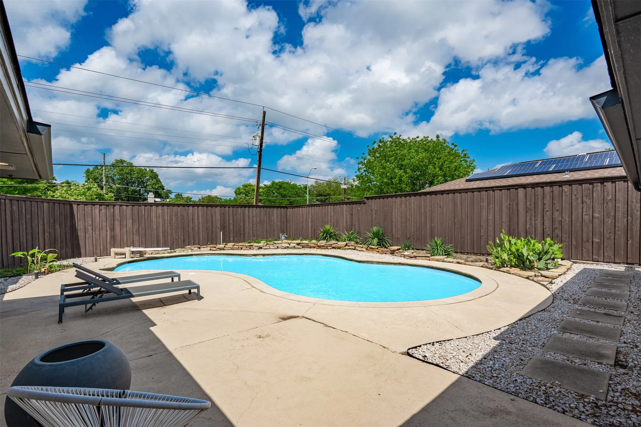 Single Family Residence For Sale in Collin County , 2760 N Hillbrier Circle, Plano, Texas 75075, 3 Bedroom, 2 Bathroom, 2 Garage spaces, 1,908 Sqft, built in 1974, mls#21385644, Real Estate Agent in Plano, Homes For Sale in Collin county, Homes For Sale in Plano, Realtor in Plano Texas, Real Estate Brokerage Independent Realty Texas, Luminita Cordes Realtor
