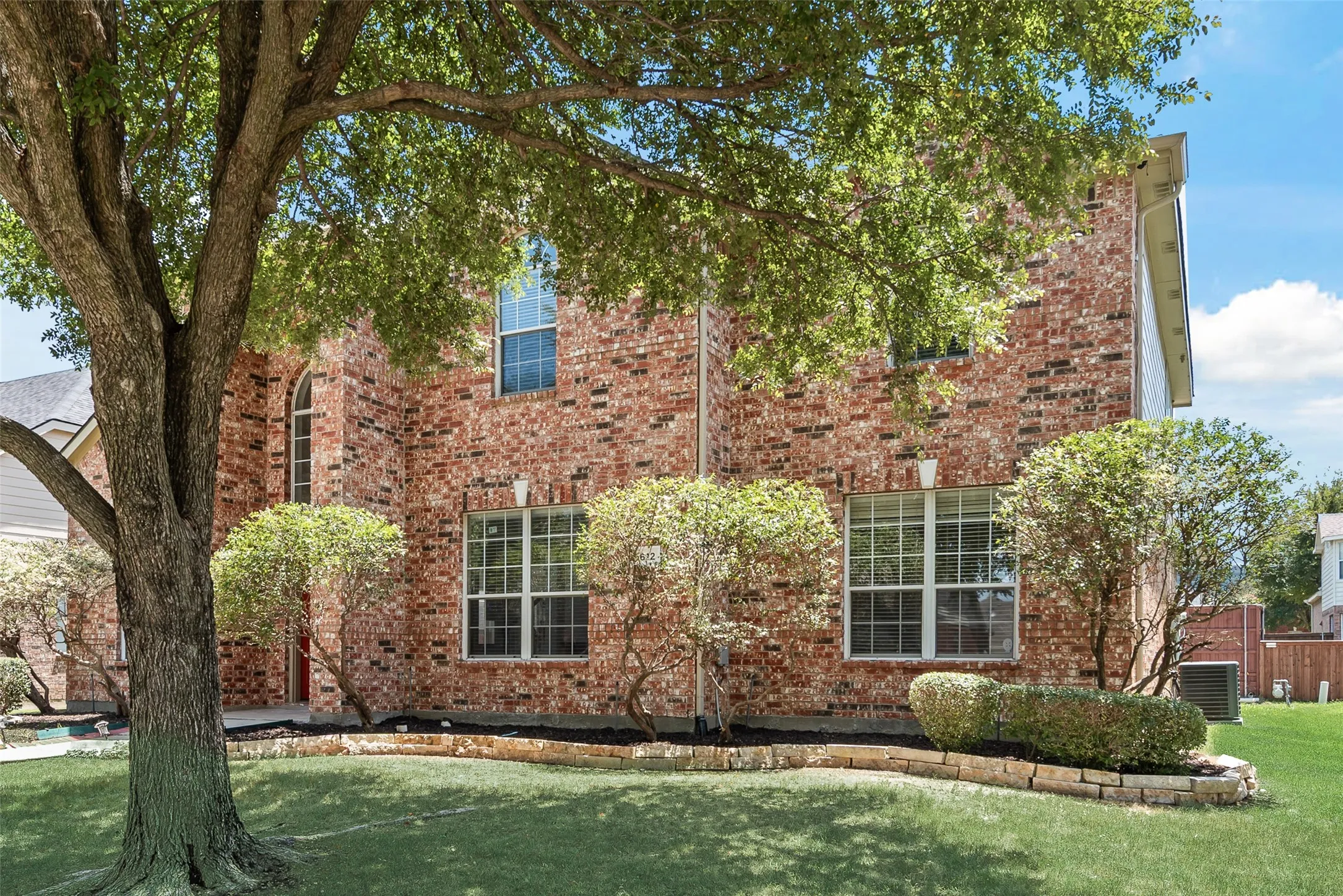 Single Family Residence For Rent in Collin County , 3612 Bonita Drive, Plano, Texas 75025, 4 Bedroom, 3 Bathroom, 2 Garage spaces, 3,054 Sqft, built in 2001, mls#21394603, Real Estate Agent in Plano, Homes For Rent in Collin county, Homes For Rent in Plano, Realtor in Plano Texas, Real Estate Brokerage Independent Realty Texas, Luminita Cordes Realtor