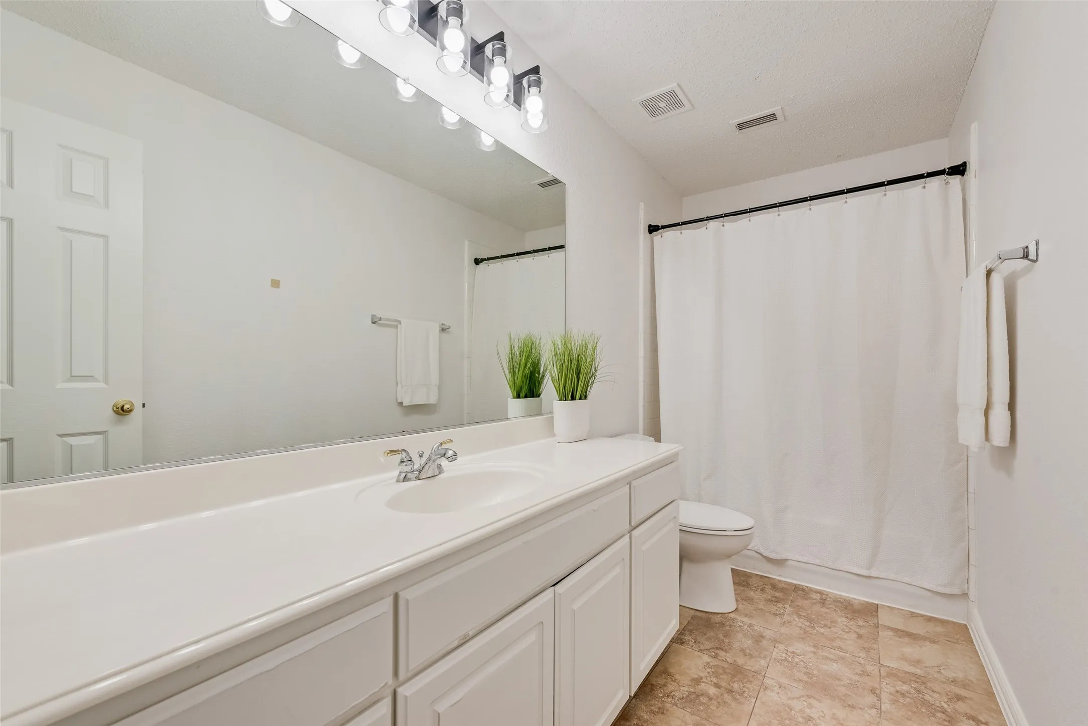 Single Family Residence For Rent in Collin County , 3612 Bonita Drive, Plano, Texas 75025, 4 Bedroom, 3 Bathroom, 2 Garage spaces, 3,054 Sqft, built in 2001, mls#21394603, Real Estate Agent in Plano, Homes For Rent in Collin county, Homes For Rent in Plano, Realtor in Plano Texas, Real Estate Brokerage Independent Realty Texas, Luminita Cordes Realtor