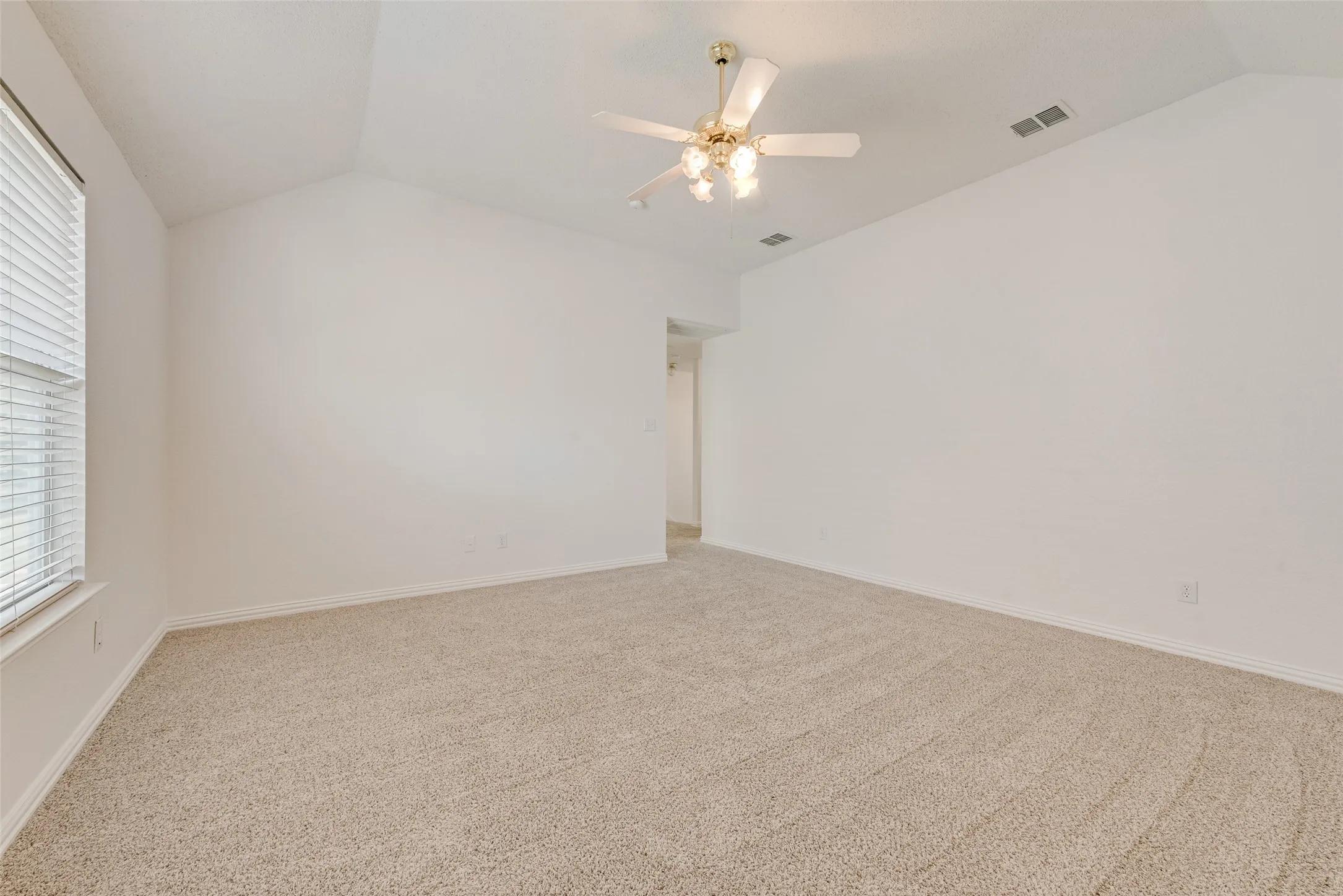 Single Family Residence For Rent in Collin County , 3612 Bonita Drive, Plano, Texas 75025, 4 Bedroom, 3 Bathroom, 2 Garage spaces, 3,054 Sqft, built in 2001, mls#21394603, Real Estate Agent in Plano, Homes For Rent in Collin county, Homes For Rent in Plano, Realtor in Plano Texas, Real Estate Brokerage Independent Realty Texas, Luminita Cordes Realtor