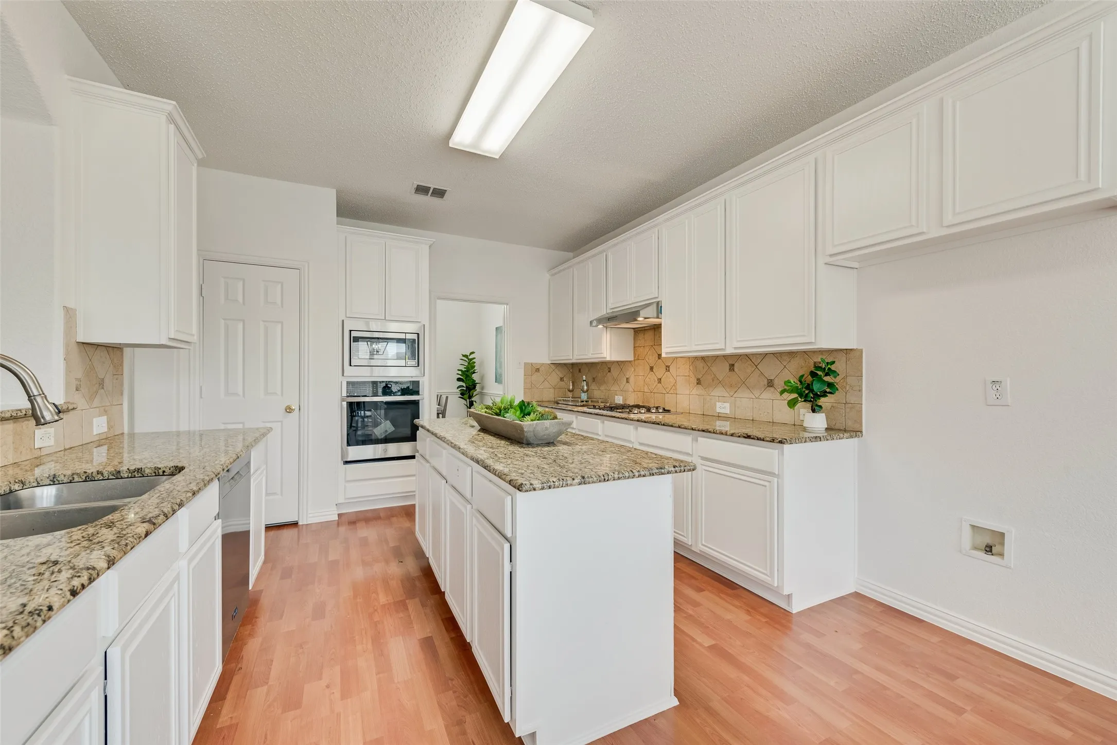 Single Family Residence For Rent in Collin County , 3612 Bonita Drive, Plano, Texas 75025, 4 Bedroom, 3 Bathroom, 2 Garage spaces, 3,054 Sqft, built in 2001, mls#21394603, Real Estate Agent in Plano, Homes For Rent in Collin county, Homes For Rent in Plano, Realtor in Plano Texas, Real Estate Brokerage Independent Realty Texas, Luminita Cordes Realtor
