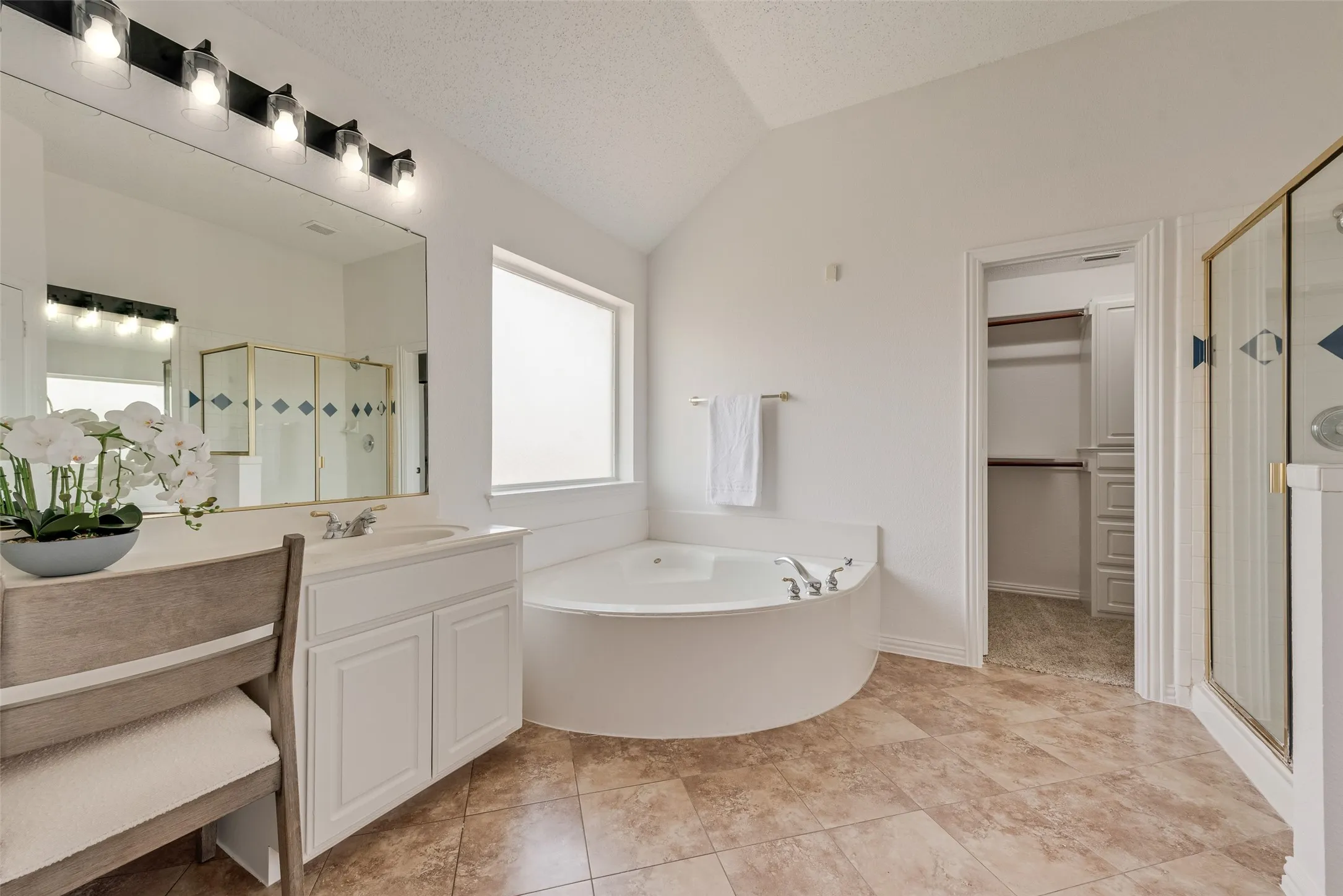 Single Family Residence For Rent in Collin County , 3612 Bonita Drive, Plano, Texas 75025, 4 Bedroom, 3 Bathroom, 2 Garage spaces, 3,054 Sqft, built in 2001, mls#21394603, Real Estate Agent in Plano, Homes For Rent in Collin county, Homes For Rent in Plano, Realtor in Plano Texas, Real Estate Brokerage Independent Realty Texas, Luminita Cordes Realtor