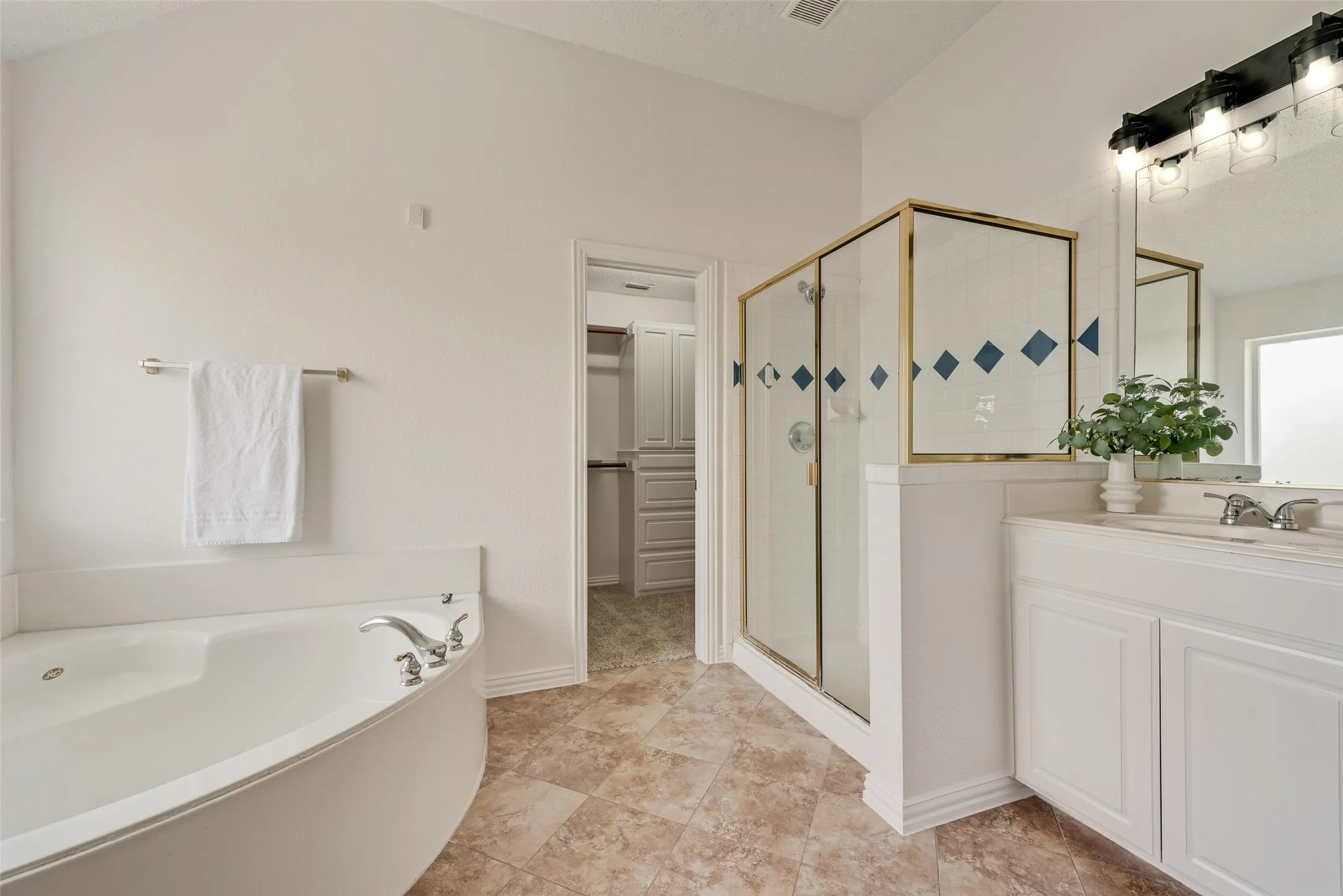 Single Family Residence For Rent in Collin County , 3612 Bonita Drive, Plano, Texas 75025, 4 Bedroom, 3 Bathroom, 2 Garage spaces, 3,054 Sqft, built in 2001, mls#21394603, Real Estate Agent in Plano, Homes For Rent in Collin county, Homes For Rent in Plano, Realtor in Plano Texas, Real Estate Brokerage Independent Realty Texas, Luminita Cordes Realtor