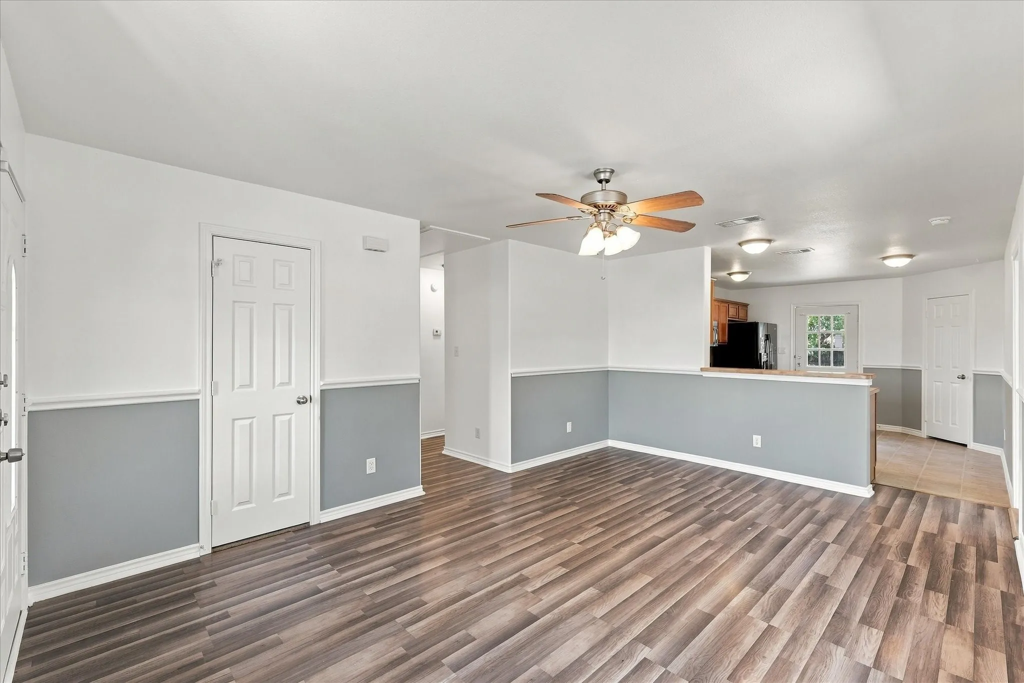Single Family Residence For Rent in Grayson County , 1614 S Montgomery Street, Sherman, Texas 75090, 3 Bedroom, 2 Bathroom, Garage spaces, 1,148 Sqft, built in 2008, mls#21392190, Real Estate Agent in Sherman, Homes For Rent in Grayson county, Homes For Rent in Sherman, Realtor in Sherman Texas, Real Estate Brokerage Independent Realty Texas, Luminita Cordes Realtor
