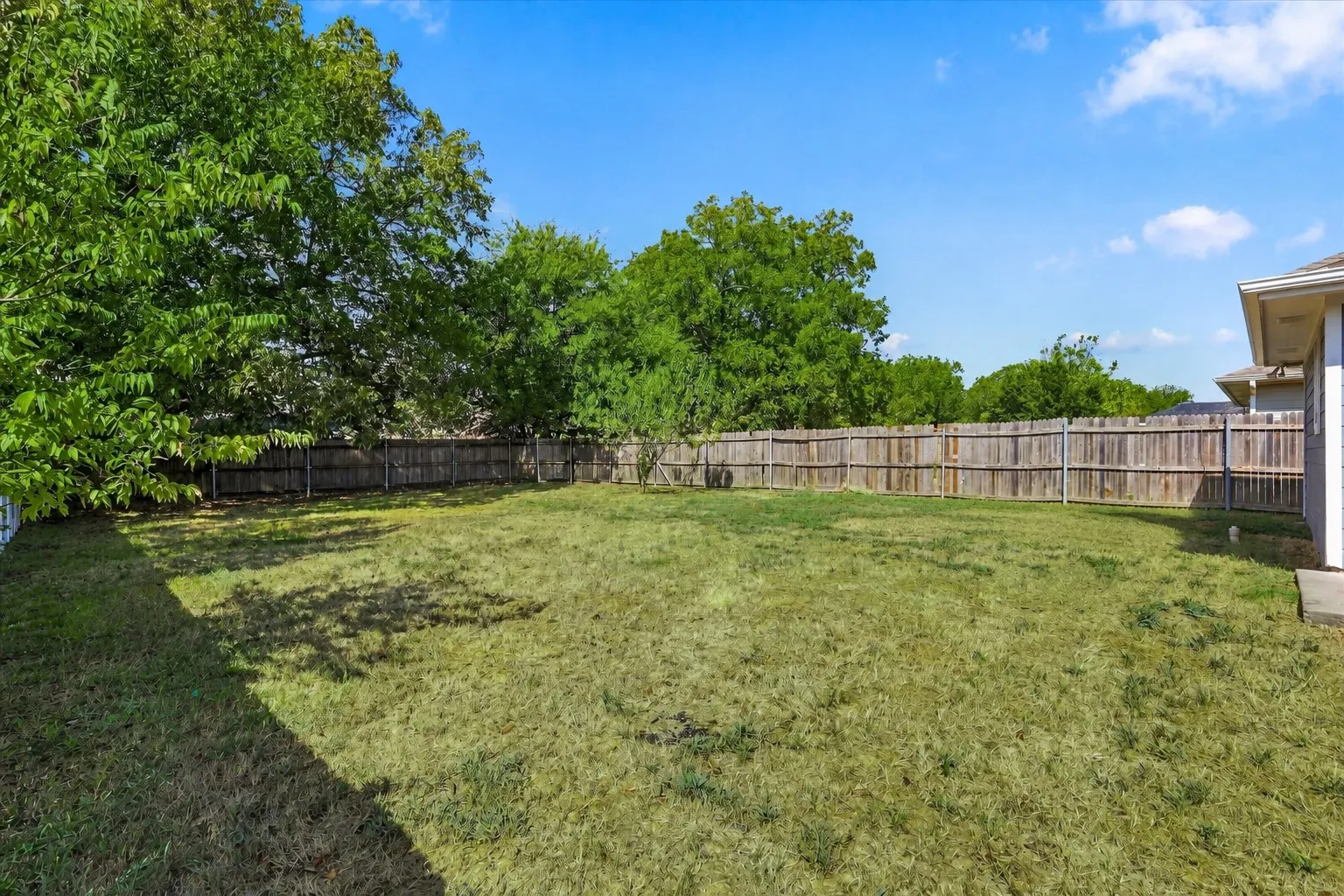 Single Family Residence For Rent in Grayson County , 1614 S Montgomery Street, Sherman, Texas 75090, 3 Bedroom, 2 Bathroom, Garage spaces, 1,148 Sqft, built in 2008, mls#21392190, Real Estate Agent in Sherman, Homes For Rent in Grayson county, Homes For Rent in Sherman, Realtor in Sherman Texas, Real Estate Brokerage Independent Realty Texas, Luminita Cordes Realtor