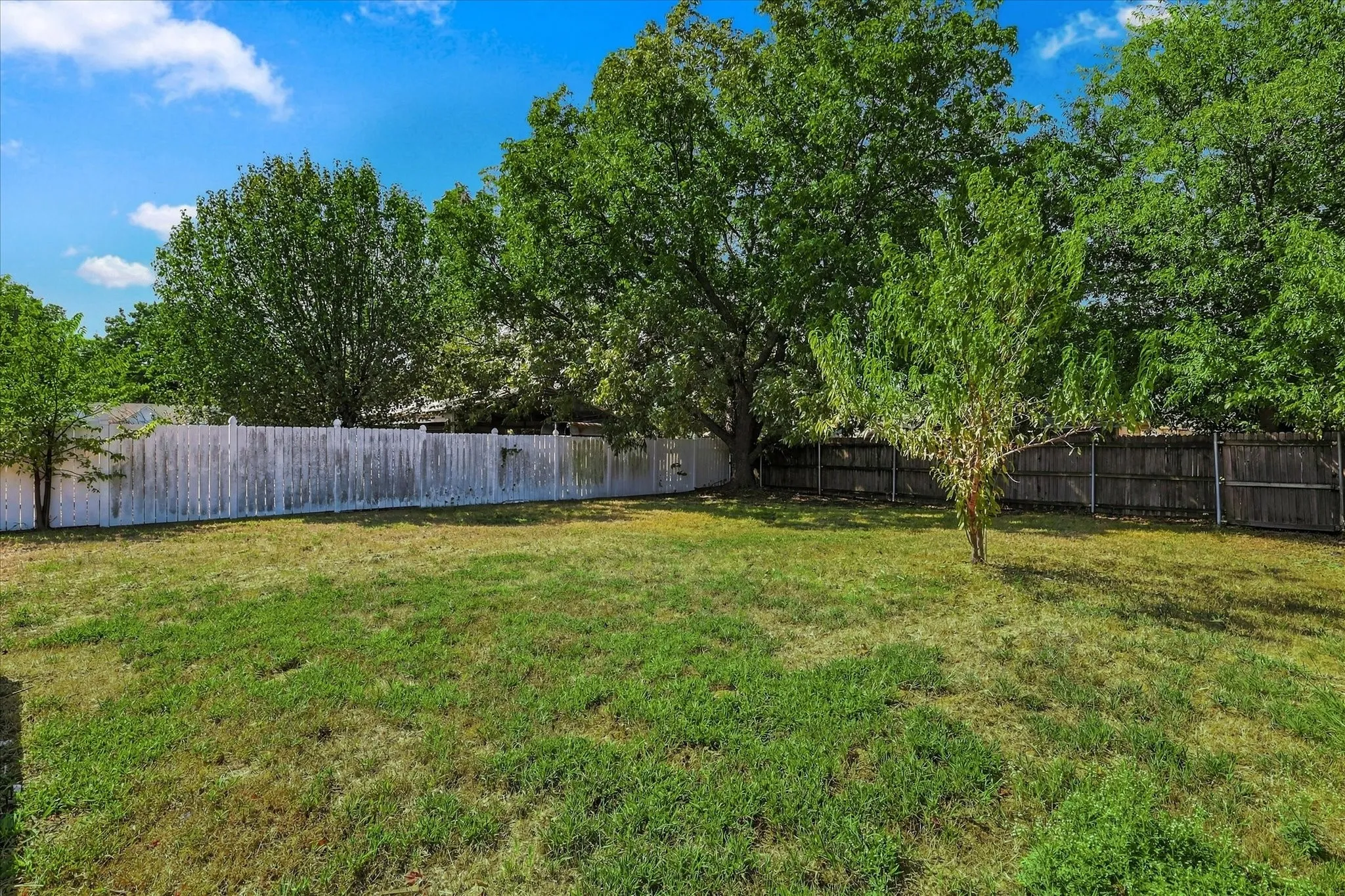 Single Family Residence For Rent in Grayson County , 1614 S Montgomery Street, Sherman, Texas 75090, 3 Bedroom, 2 Bathroom, Garage spaces, 1,148 Sqft, built in 2008, mls#21392190, Real Estate Agent in Sherman, Homes For Rent in Grayson county, Homes For Rent in Sherman, Realtor in Sherman Texas, Real Estate Brokerage Independent Realty Texas, Luminita Cordes Realtor
