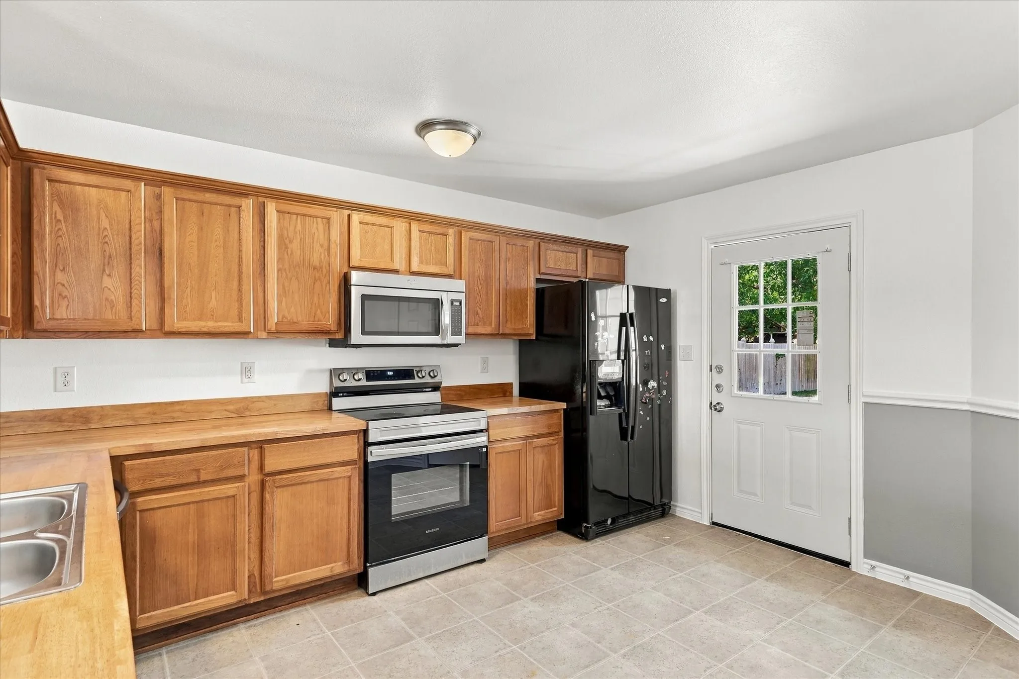 Single Family Residence For Rent in Grayson County , 1614 S Montgomery Street, Sherman, Texas 75090, 3 Bedroom, 2 Bathroom, Garage spaces, 1,148 Sqft, built in 2008, mls#21392190, Real Estate Agent in Sherman, Homes For Rent in Grayson county, Homes For Rent in Sherman, Realtor in Sherman Texas, Real Estate Brokerage Independent Realty Texas, Luminita Cordes Realtor