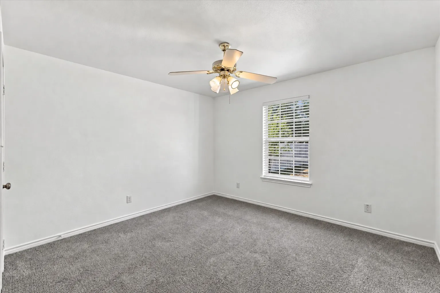 Single Family Residence For Rent in Grayson County , 1614 S Montgomery Street, Sherman, Texas 75090, 3 Bedroom, 2 Bathroom, Garage spaces, 1,148 Sqft, built in 2008, mls#21392190, Real Estate Agent in Sherman, Homes For Rent in Grayson county, Homes For Rent in Sherman, Realtor in Sherman Texas, Real Estate Brokerage Independent Realty Texas, Luminita Cordes Realtor