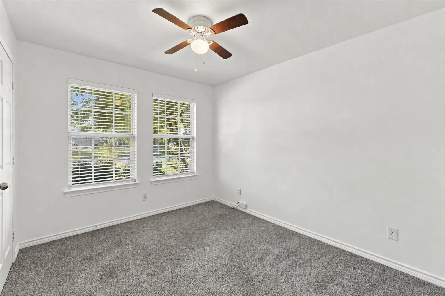 Single Family Residence For Rent in Grayson County , 1614 S Montgomery Street, Sherman, Texas 75090, 3 Bedroom, 2 Bathroom, Garage spaces, 1,148 Sqft, built in 2008, mls#21392190, Real Estate Agent in Sherman, Homes For Rent in Grayson county, Homes For Rent in Sherman, Realtor in Sherman Texas, Real Estate Brokerage Independent Realty Texas, Luminita Cordes Realtor