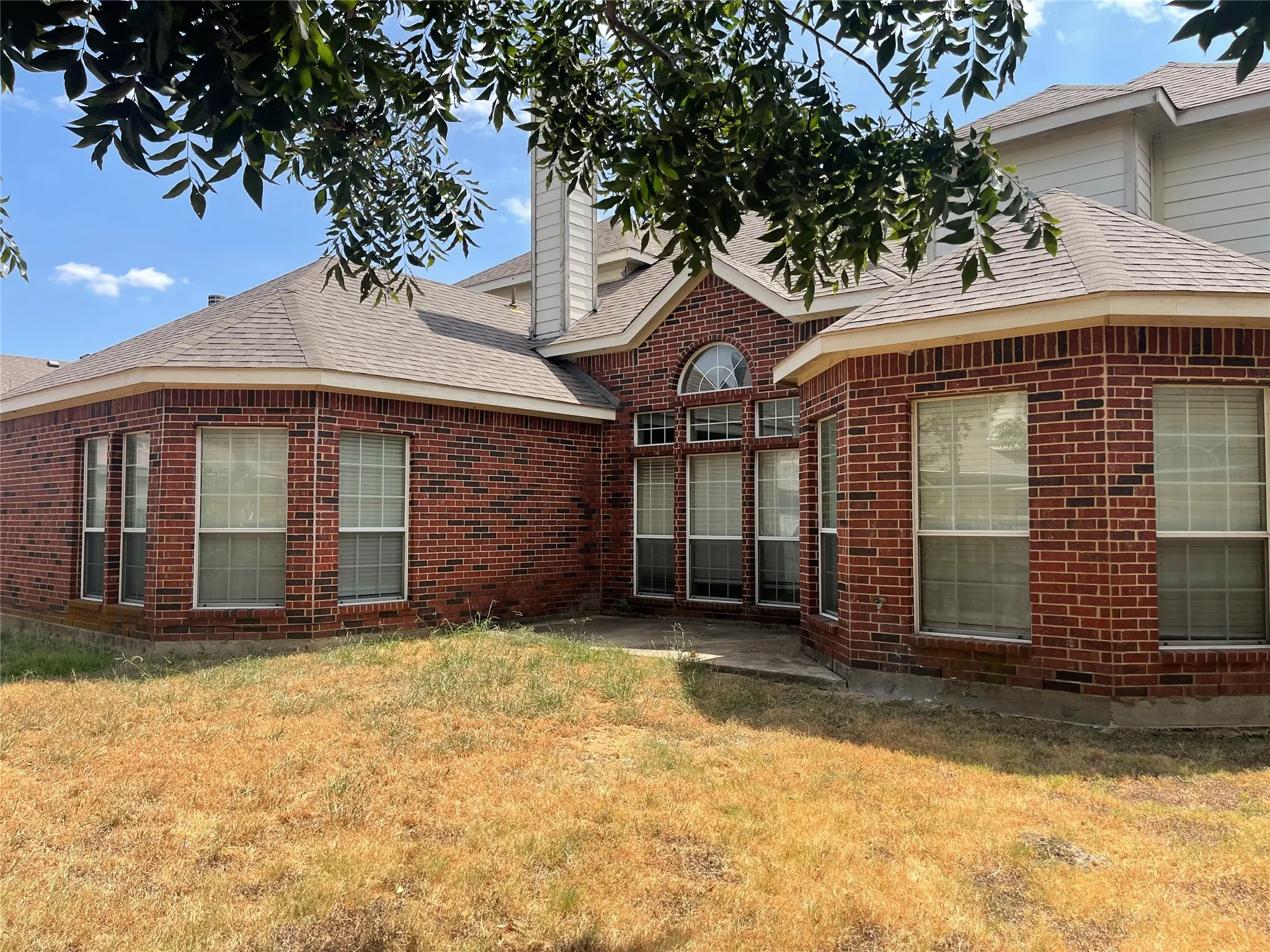 Single Family Residence For Rent in Tarrant County , 2740 Eastland Drive, Grand Prairie, Texas 75052, 5 Bedroom, 4 Bathroom, 2 Garage spaces, 3,855 Sqft, built in 2007, mls#21394116, Real Estate Agent in Grand Prairie, Homes For Rent in Tarrant county, Homes For Rent in Grand Prairie, Realtor in Grand Prairie Texas, Real Estate Brokerage Independent Realty Texas, Luminita Cordes Realtor