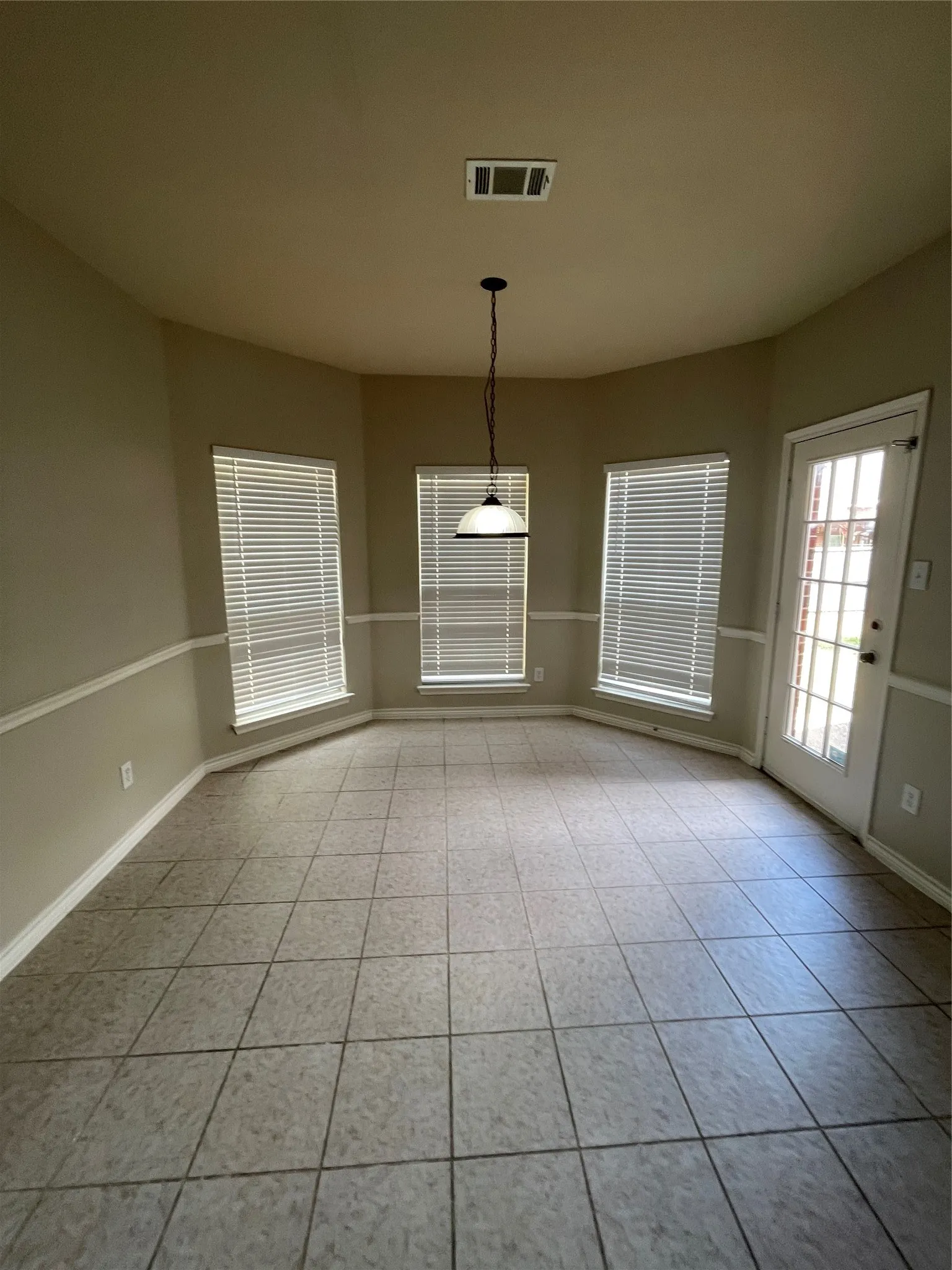 Single Family Residence For Rent in Tarrant County , 2740 Eastland Drive, Grand Prairie, Texas 75052, 5 Bedroom, 4 Bathroom, 2 Garage spaces, 3,855 Sqft, built in 2007, mls#21394116, Real Estate Agent in Grand Prairie, Homes For Rent in Tarrant county, Homes For Rent in Grand Prairie, Realtor in Grand Prairie Texas, Real Estate Brokerage Independent Realty Texas, Luminita Cordes Realtor