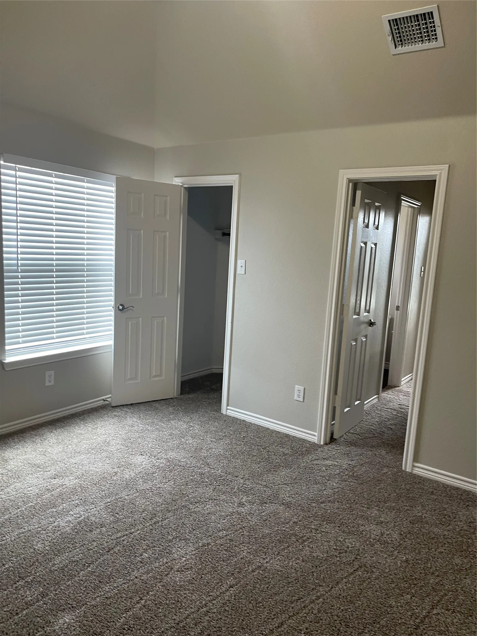 Single Family Residence For Rent in Tarrant County , 2740 Eastland Drive, Grand Prairie, Texas 75052, 5 Bedroom, 4 Bathroom, 2 Garage spaces, 3,855 Sqft, built in 2007, mls#21394116, Real Estate Agent in Grand Prairie, Homes For Rent in Tarrant county, Homes For Rent in Grand Prairie, Realtor in Grand Prairie Texas, Real Estate Brokerage Independent Realty Texas, Luminita Cordes Realtor