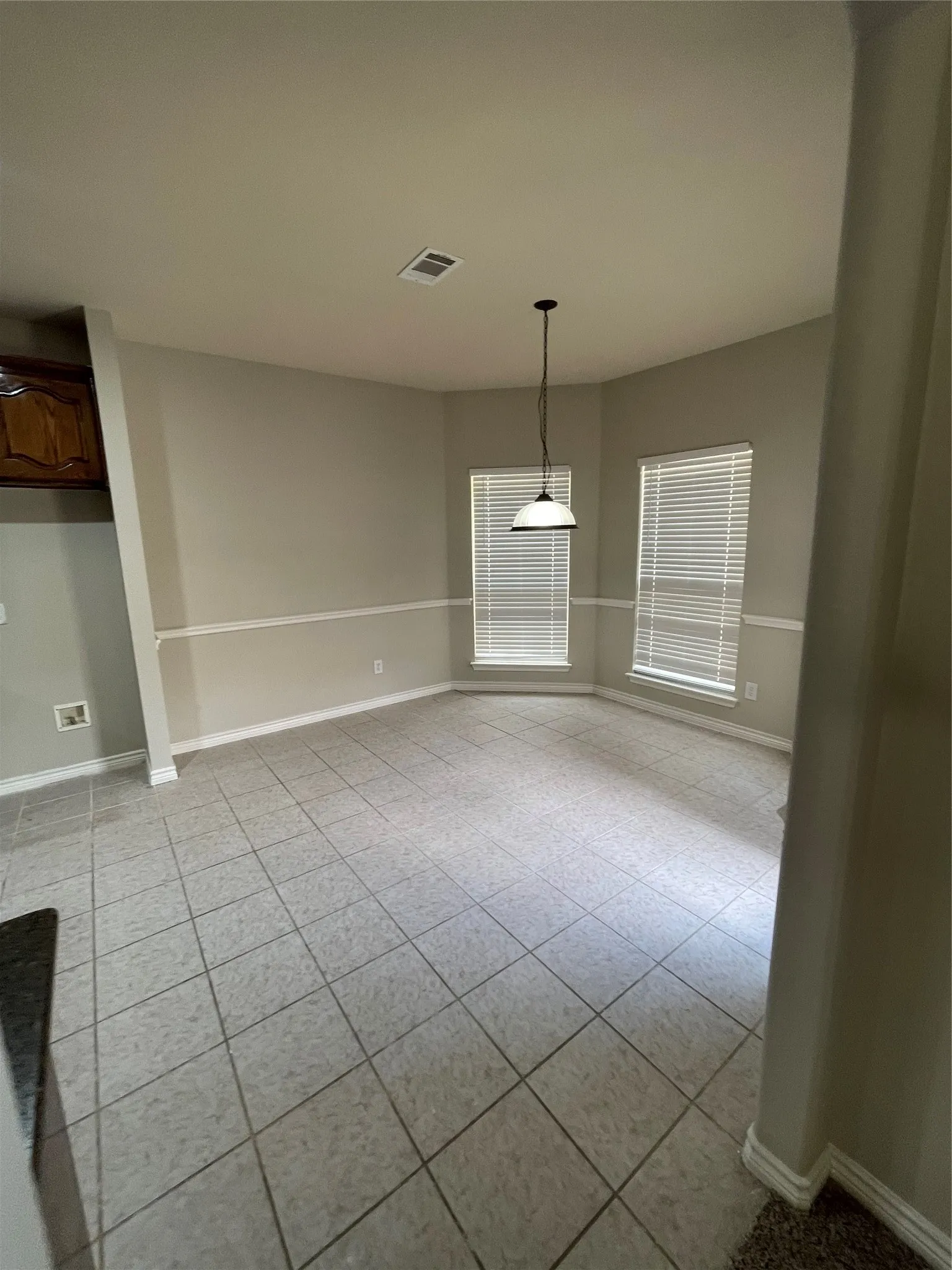 Single Family Residence For Rent in Tarrant County , 2740 Eastland Drive, Grand Prairie, Texas 75052, 5 Bedroom, 4 Bathroom, 2 Garage spaces, 3,855 Sqft, built in 2007, mls#21394116, Real Estate Agent in Grand Prairie, Homes For Rent in Tarrant county, Homes For Rent in Grand Prairie, Realtor in Grand Prairie Texas, Real Estate Brokerage Independent Realty Texas, Luminita Cordes Realtor