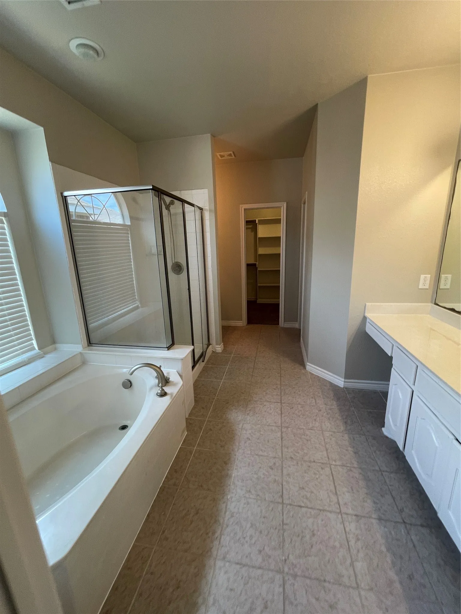 Single Family Residence For Rent in Tarrant County , 2740 Eastland Drive, Grand Prairie, Texas 75052, 5 Bedroom, 4 Bathroom, 2 Garage spaces, 3,855 Sqft, built in 2007, mls#21394116, Real Estate Agent in Grand Prairie, Homes For Rent in Tarrant county, Homes For Rent in Grand Prairie, Realtor in Grand Prairie Texas, Real Estate Brokerage Independent Realty Texas, Luminita Cordes Realtor