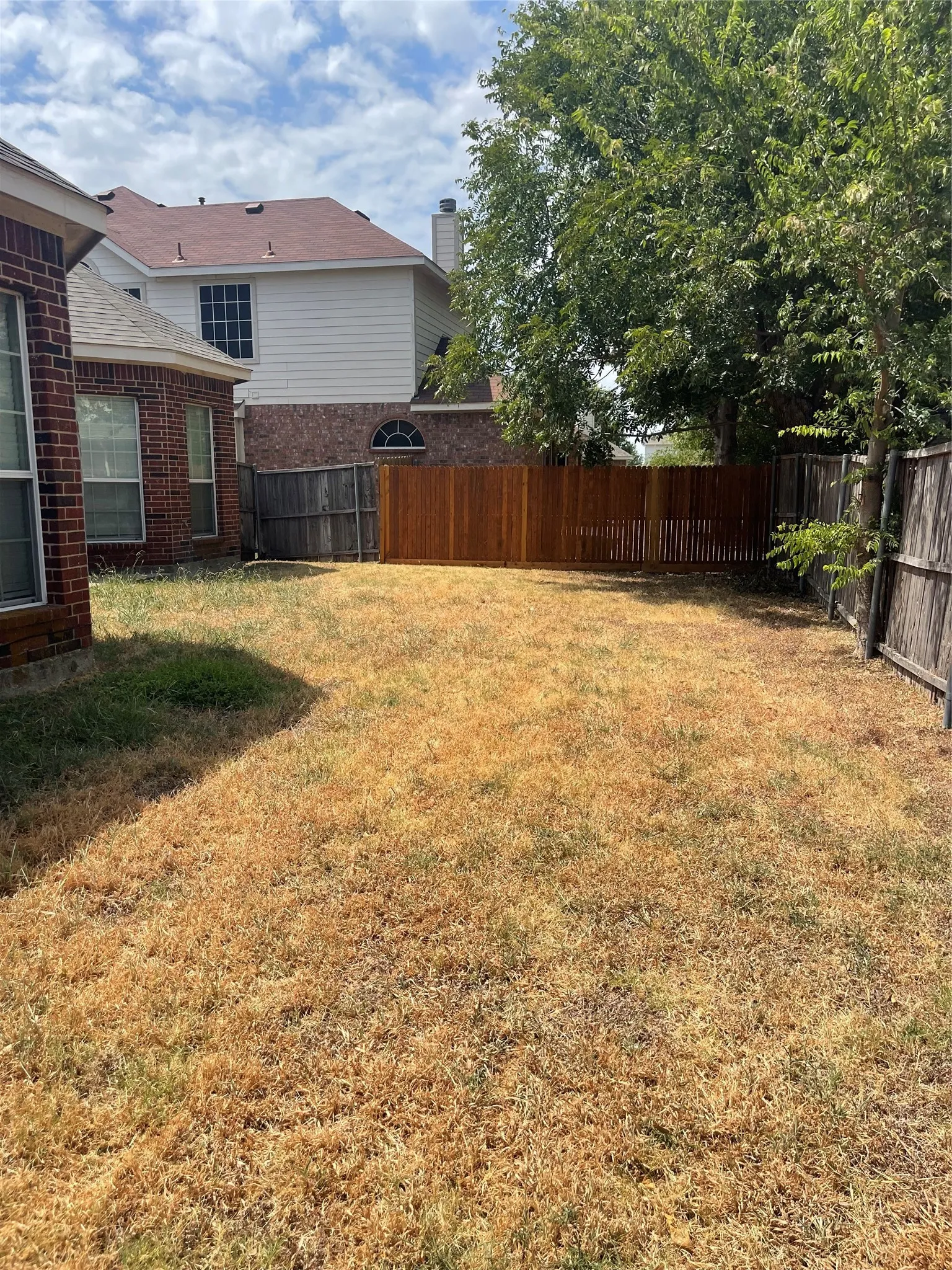 Single Family Residence For Rent in Tarrant County , 2740 Eastland Drive, Grand Prairie, Texas 75052, 5 Bedroom, 4 Bathroom, 2 Garage spaces, 3,855 Sqft, built in 2007, mls#21394116, Real Estate Agent in Grand Prairie, Homes For Rent in Tarrant county, Homes For Rent in Grand Prairie, Realtor in Grand Prairie Texas, Real Estate Brokerage Independent Realty Texas, Luminita Cordes Realtor