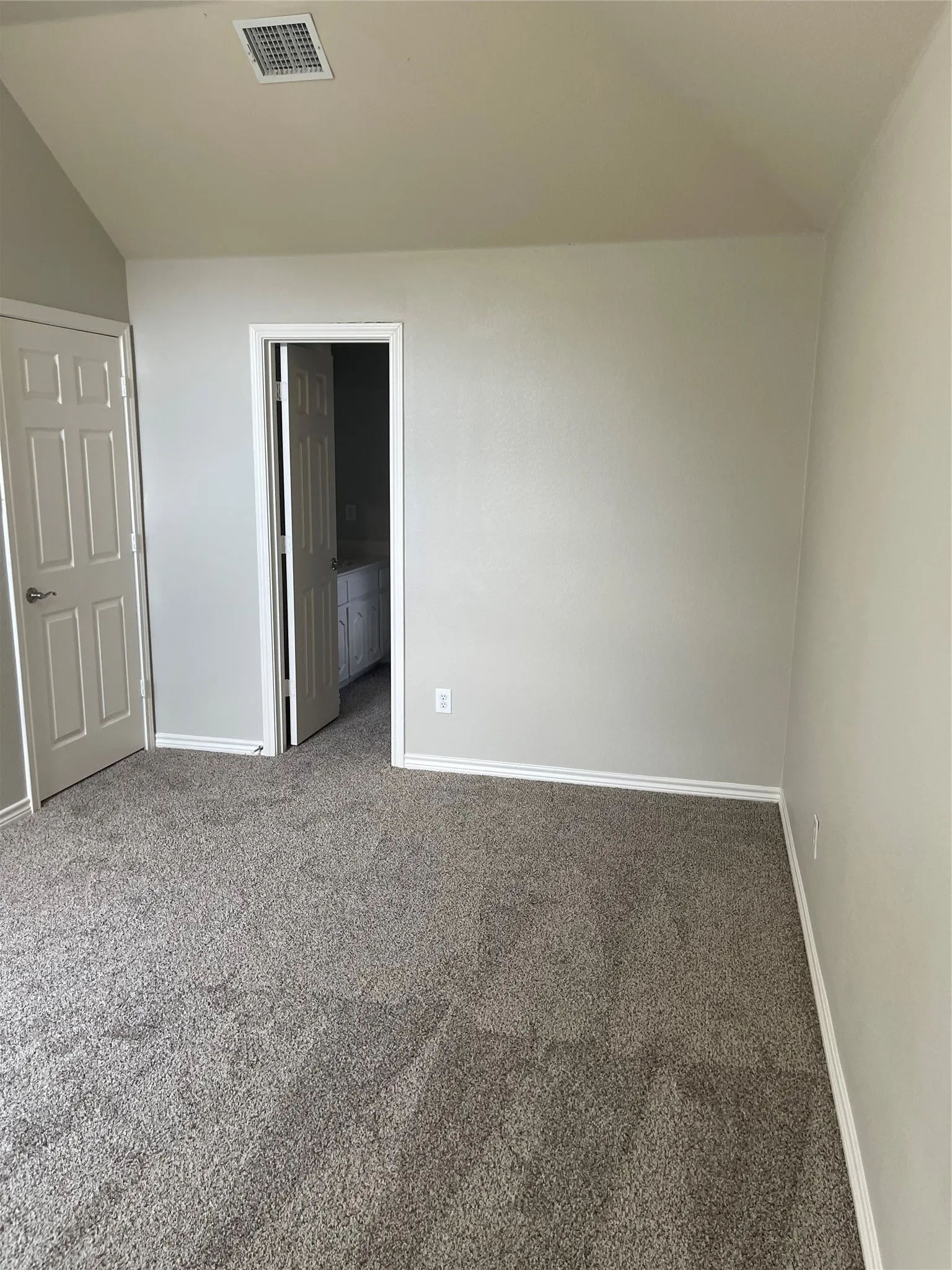 Single Family Residence For Rent in Tarrant County , 2740 Eastland Drive, Grand Prairie, Texas 75052, 5 Bedroom, 4 Bathroom, 2 Garage spaces, 3,855 Sqft, built in 2007, mls#21394116, Real Estate Agent in Grand Prairie, Homes For Rent in Tarrant county, Homes For Rent in Grand Prairie, Realtor in Grand Prairie Texas, Real Estate Brokerage Independent Realty Texas, Luminita Cordes Realtor