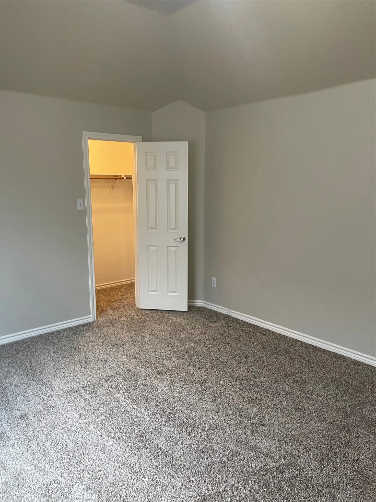 Single Family Residence For Rent in Tarrant County , 2740 Eastland Drive, Grand Prairie, Texas 75052, 5 Bedroom, 4 Bathroom, 2 Garage spaces, 3,855 Sqft, built in 2007, mls#21394116, Real Estate Agent in Grand Prairie, Homes For Rent in Tarrant county, Homes For Rent in Grand Prairie, Realtor in Grand Prairie Texas, Real Estate Brokerage Independent Realty Texas, Luminita Cordes Realtor