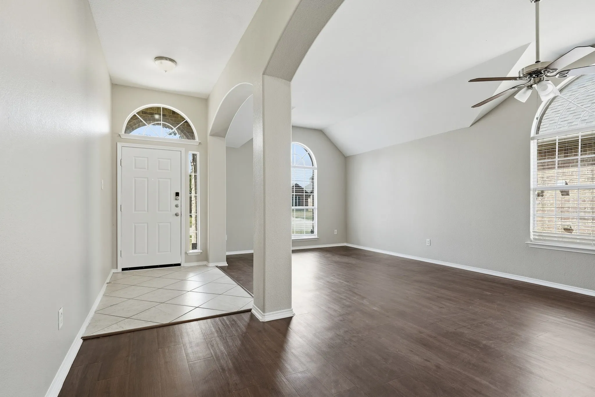 Single Family Residence For Sale in Denton County , 240 Cedar Crest Drive, Justin, Texas 76247, 4 Bedroom, 2 Bathroom, 2 Garage spaces, 2,266 Sqft, built in 2006, mls#21391661, Real Estate Agent in Justin, Homes For Sale in Denton county, Homes For Sale in Justin, Realtor in Justin Texas, Real Estate Brokerage Independent Realty Texas, Luminita Cordes Realtor