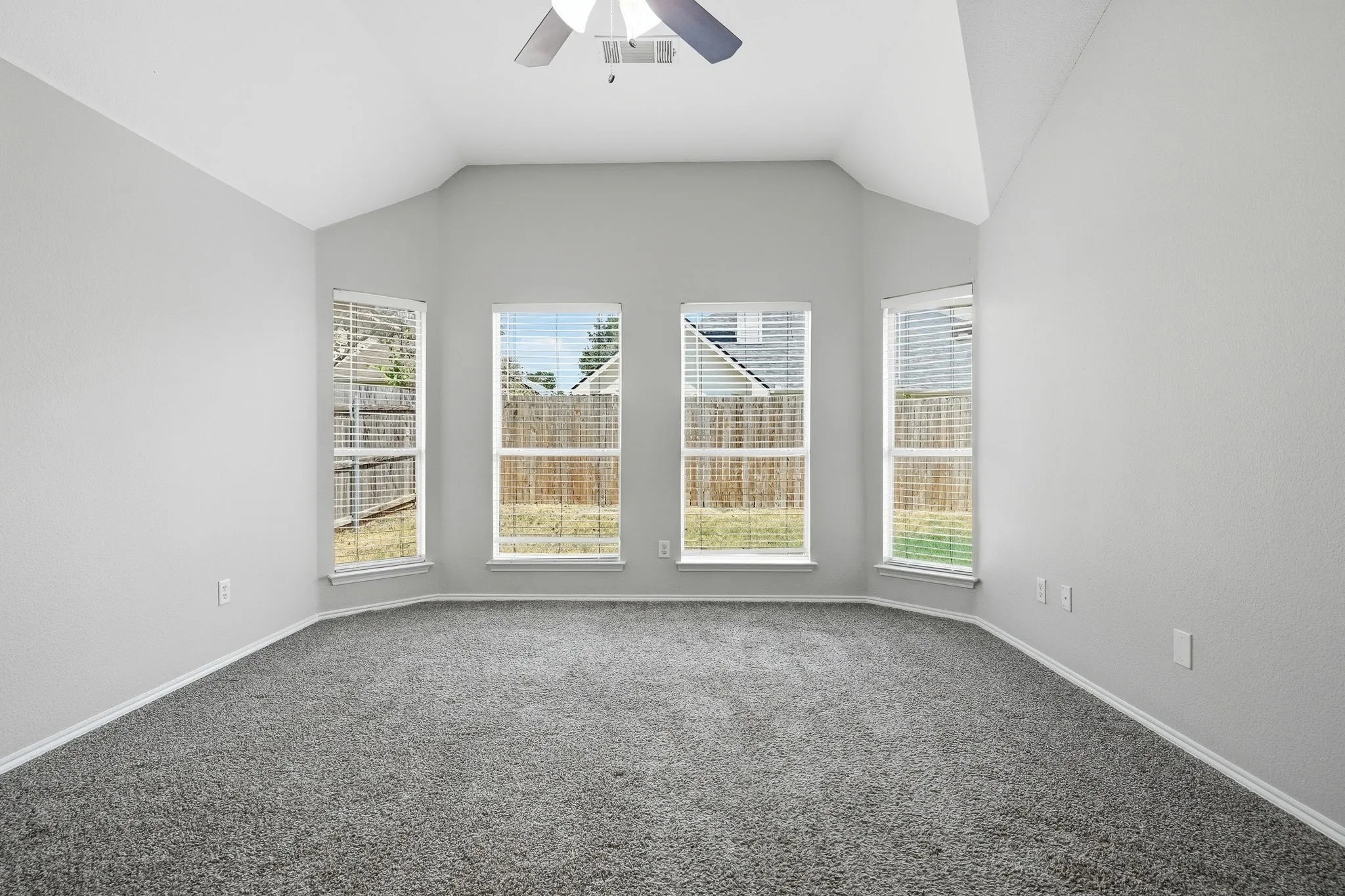 Single Family Residence For Sale in Denton County , 240 Cedar Crest Drive, Justin, Texas 76247, 4 Bedroom, 2 Bathroom, 2 Garage spaces, 2,266 Sqft, built in 2006, mls#21391661, Real Estate Agent in Justin, Homes For Sale in Denton county, Homes For Sale in Justin, Realtor in Justin Texas, Real Estate Brokerage Independent Realty Texas, Luminita Cordes Realtor