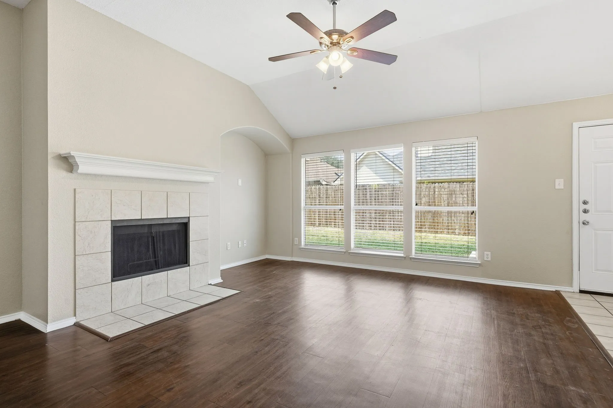 Single Family Residence For Sale in Denton County , 240 Cedar Crest Drive, Justin, Texas 76247, 4 Bedroom, 2 Bathroom, 2 Garage spaces, 2,266 Sqft, built in 2006, mls#21391661, Real Estate Agent in Justin, Homes For Sale in Denton county, Homes For Sale in Justin, Realtor in Justin Texas, Real Estate Brokerage Independent Realty Texas, Luminita Cordes Realtor