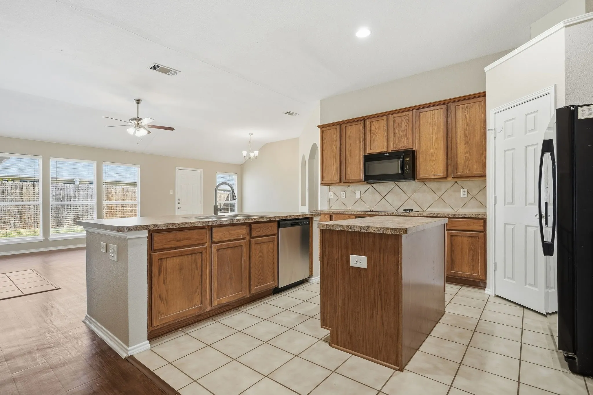 Single Family Residence For Sale in Denton County , 240 Cedar Crest Drive, Justin, Texas 76247, 4 Bedroom, 2 Bathroom, 2 Garage spaces, 2,266 Sqft, built in 2006, mls#21391661, Real Estate Agent in Justin, Homes For Sale in Denton county, Homes For Sale in Justin, Realtor in Justin Texas, Real Estate Brokerage Independent Realty Texas, Luminita Cordes Realtor