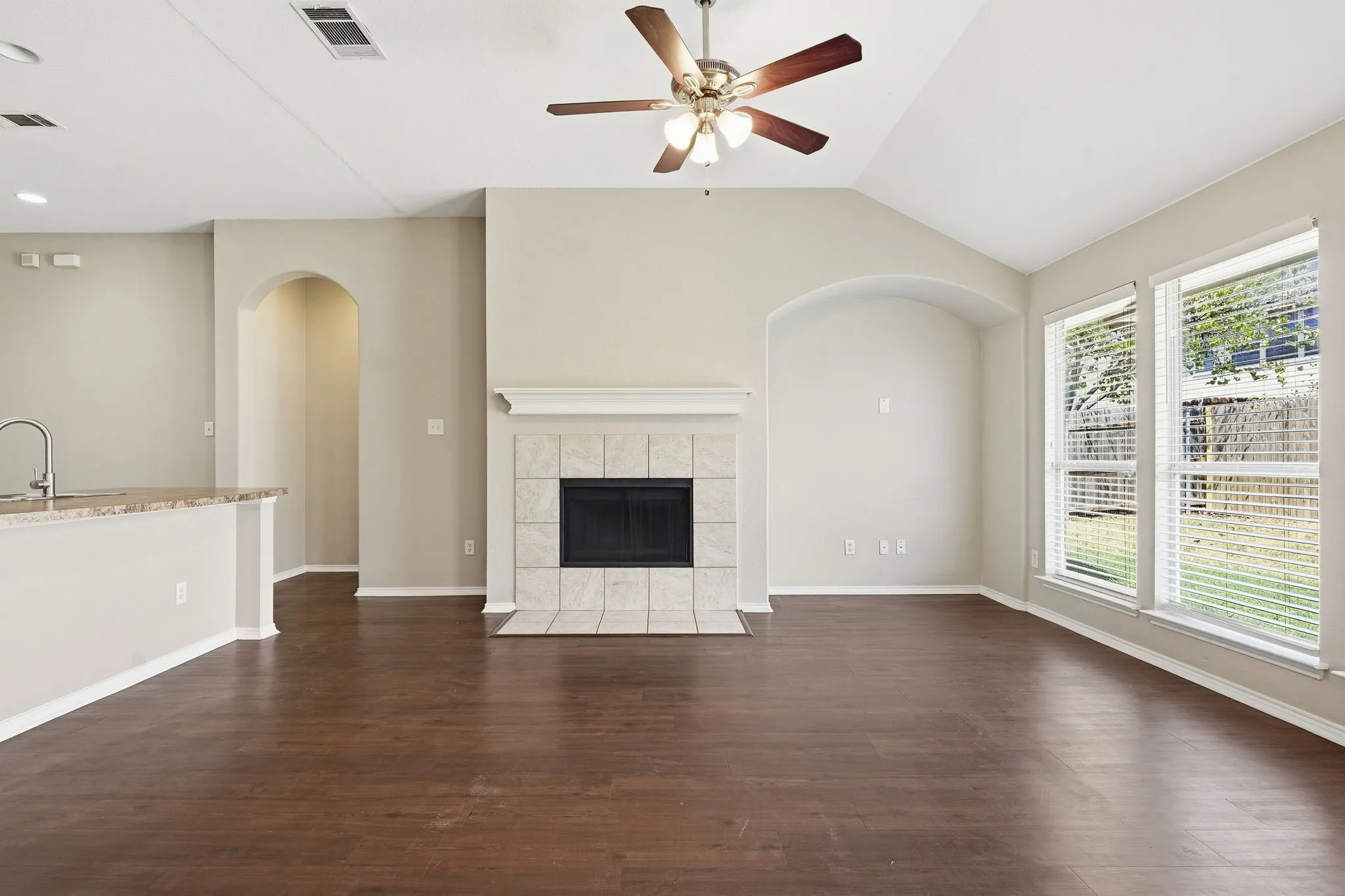 Single Family Residence For Sale in Denton County , 240 Cedar Crest Drive, Justin, Texas 76247, 4 Bedroom, 2 Bathroom, 2 Garage spaces, 2,266 Sqft, built in 2006, mls#21391661, Real Estate Agent in Justin, Homes For Sale in Denton county, Homes For Sale in Justin, Realtor in Justin Texas, Real Estate Brokerage Independent Realty Texas, Luminita Cordes Realtor