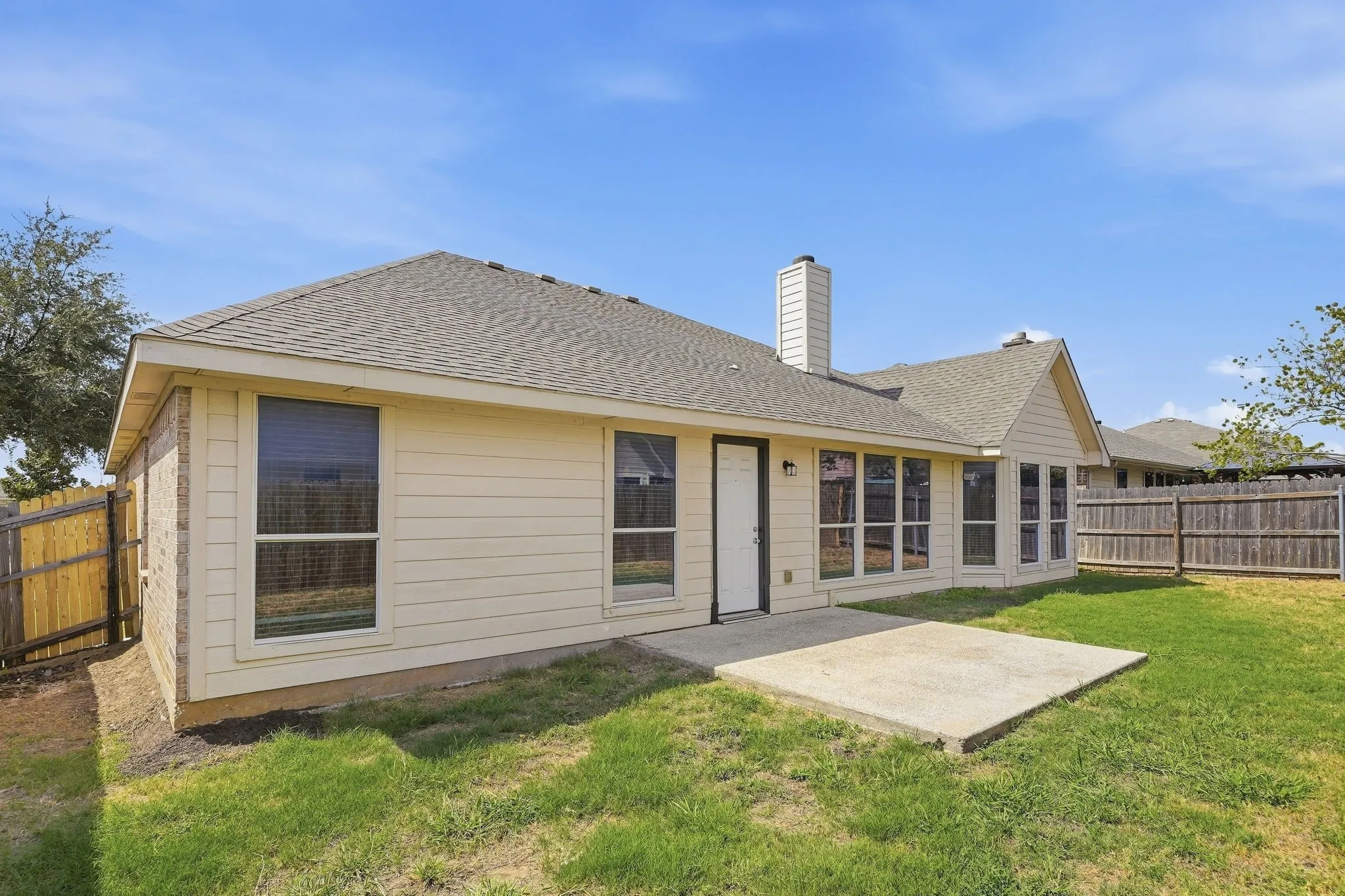 Single Family Residence For Sale in Denton County , 240 Cedar Crest Drive, Justin, Texas 76247, 4 Bedroom, 2 Bathroom, 2 Garage spaces, 2,266 Sqft, built in 2006, mls#21391661, Real Estate Agent in Justin, Homes For Sale in Denton county, Homes For Sale in Justin, Realtor in Justin Texas, Real Estate Brokerage Independent Realty Texas, Luminita Cordes Realtor