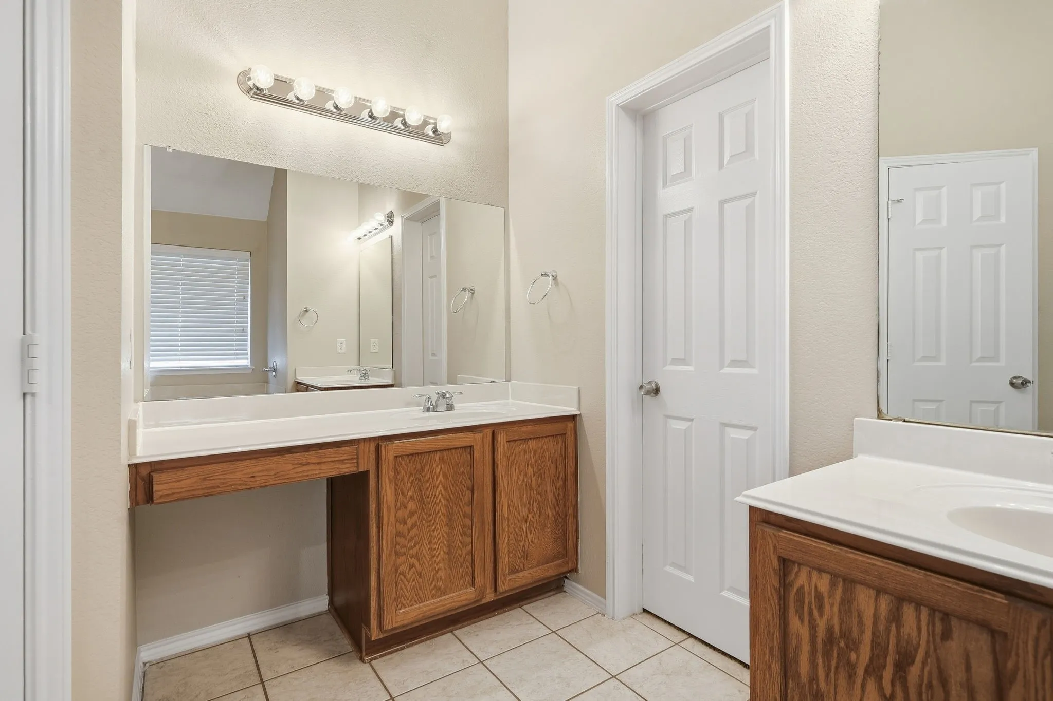 Single Family Residence For Sale in Denton County , 240 Cedar Crest Drive, Justin, Texas 76247, 4 Bedroom, 2 Bathroom, 2 Garage spaces, 2,266 Sqft, built in 2006, mls#21391661, Real Estate Agent in Justin, Homes For Sale in Denton county, Homes For Sale in Justin, Realtor in Justin Texas, Real Estate Brokerage Independent Realty Texas, Luminita Cordes Realtor