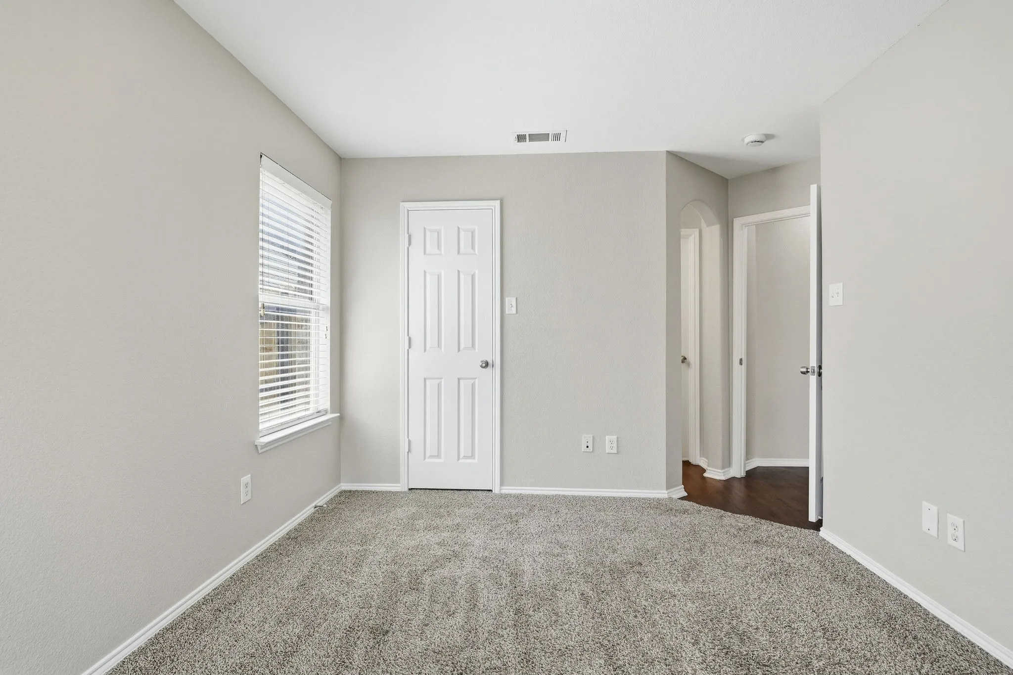 Single Family Residence For Sale in Denton County , 240 Cedar Crest Drive, Justin, Texas 76247, 4 Bedroom, 2 Bathroom, 2 Garage spaces, 2,266 Sqft, built in 2006, mls#21391661, Real Estate Agent in Justin, Homes For Sale in Denton county, Homes For Sale in Justin, Realtor in Justin Texas, Real Estate Brokerage Independent Realty Texas, Luminita Cordes Realtor