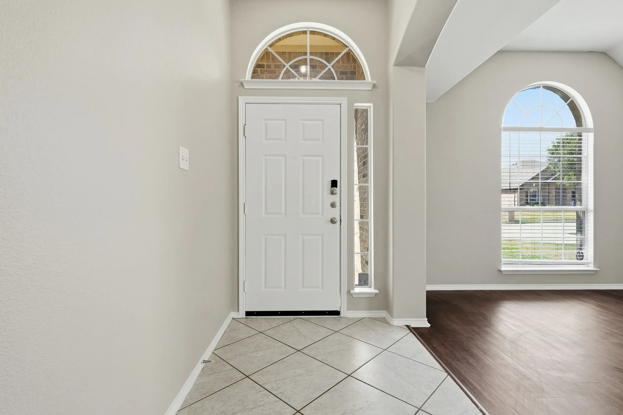 Single Family Residence For Sale in Denton County , 240 Cedar Crest Drive, Justin, Texas 76247, 4 Bedroom, 2 Bathroom, 2 Garage spaces, 2,266 Sqft, built in 2006, mls#21391661, Real Estate Agent in Justin, Homes For Sale in Denton county, Homes For Sale in Justin, Realtor in Justin Texas, Real Estate Brokerage Independent Realty Texas, Luminita Cordes Realtor