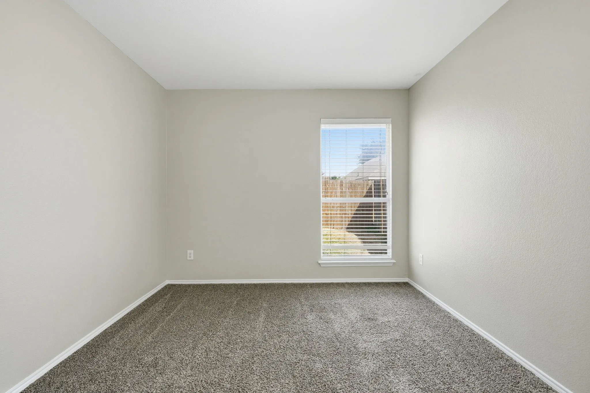 Single Family Residence For Sale in Denton County , 240 Cedar Crest Drive, Justin, Texas 76247, 4 Bedroom, 2 Bathroom, 2 Garage spaces, 2,266 Sqft, built in 2006, mls#21391661, Real Estate Agent in Justin, Homes For Sale in Denton county, Homes For Sale in Justin, Realtor in Justin Texas, Real Estate Brokerage Independent Realty Texas, Luminita Cordes Realtor
