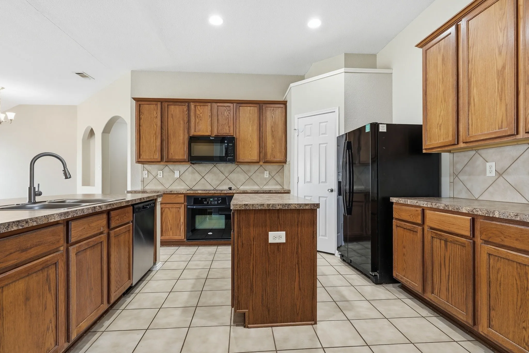 Single Family Residence For Sale in Denton County , 240 Cedar Crest Drive, Justin, Texas 76247, 4 Bedroom, 2 Bathroom, 2 Garage spaces, 2,266 Sqft, built in 2006, mls#21391661, Real Estate Agent in Justin, Homes For Sale in Denton county, Homes For Sale in Justin, Realtor in Justin Texas, Real Estate Brokerage Independent Realty Texas, Luminita Cordes Realtor